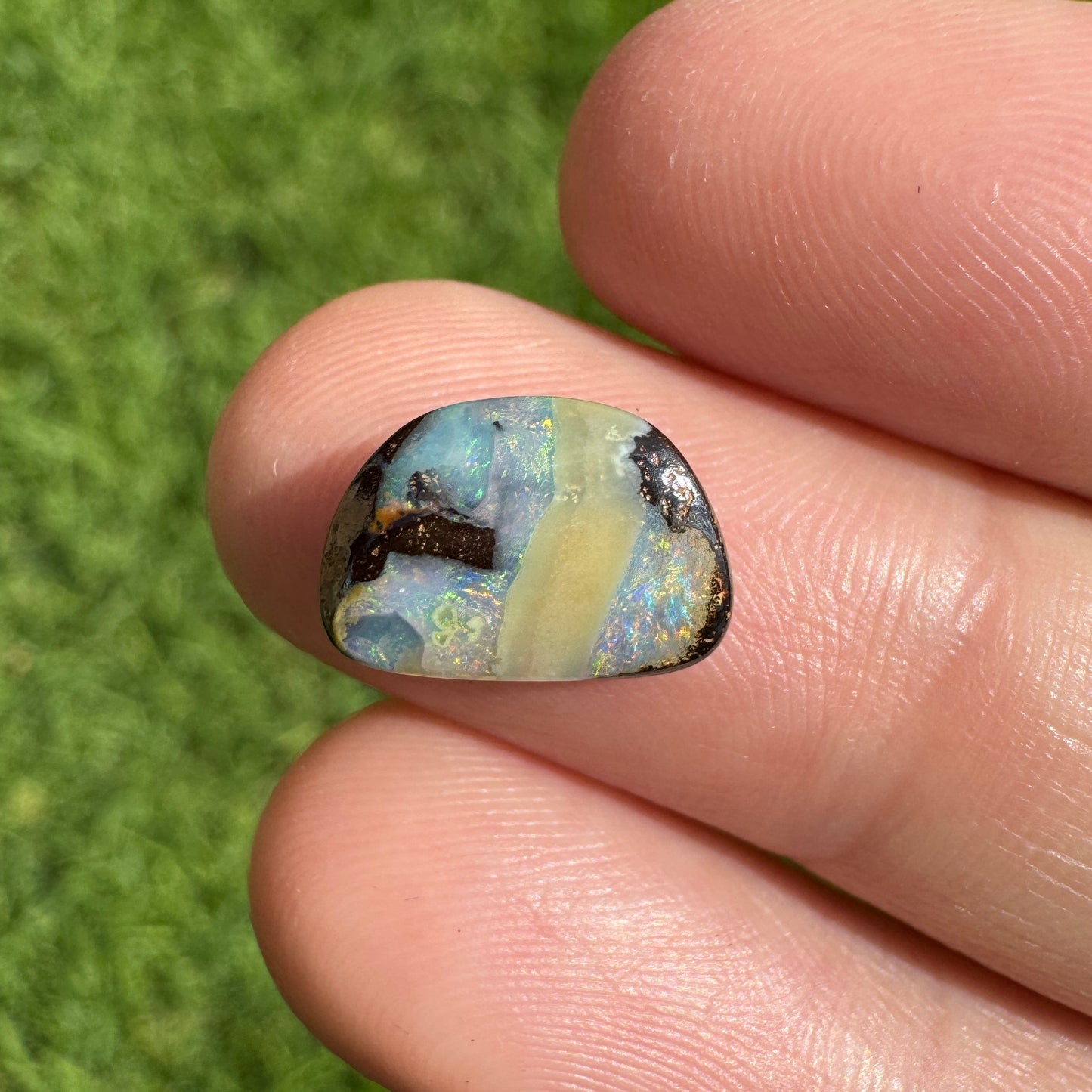 3.18 Ct small boulder opal