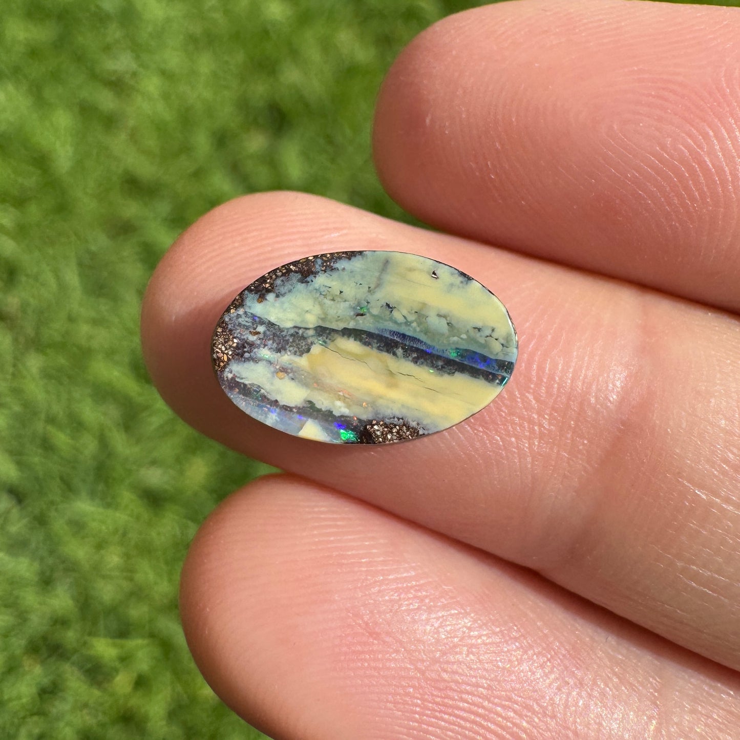 2.82 Ct small boulder opal