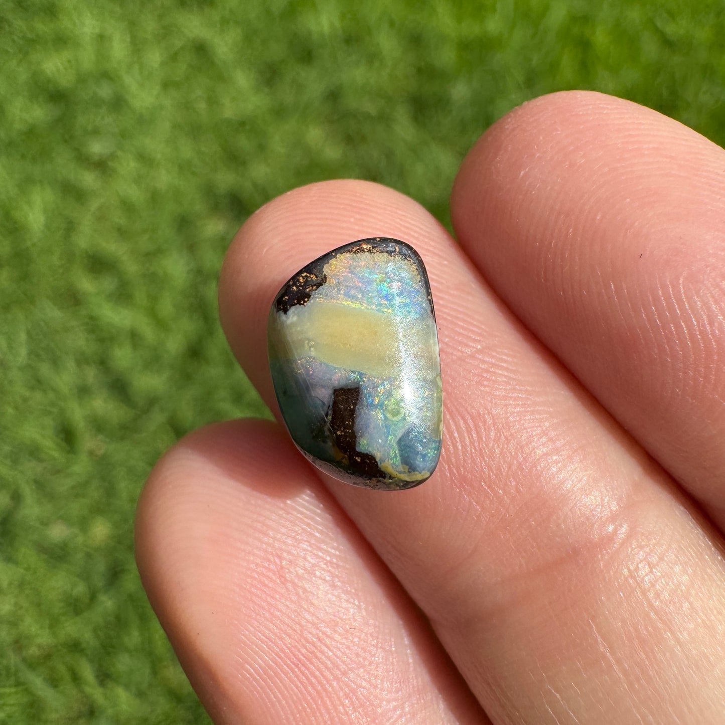 3.18 Ct small boulder opal