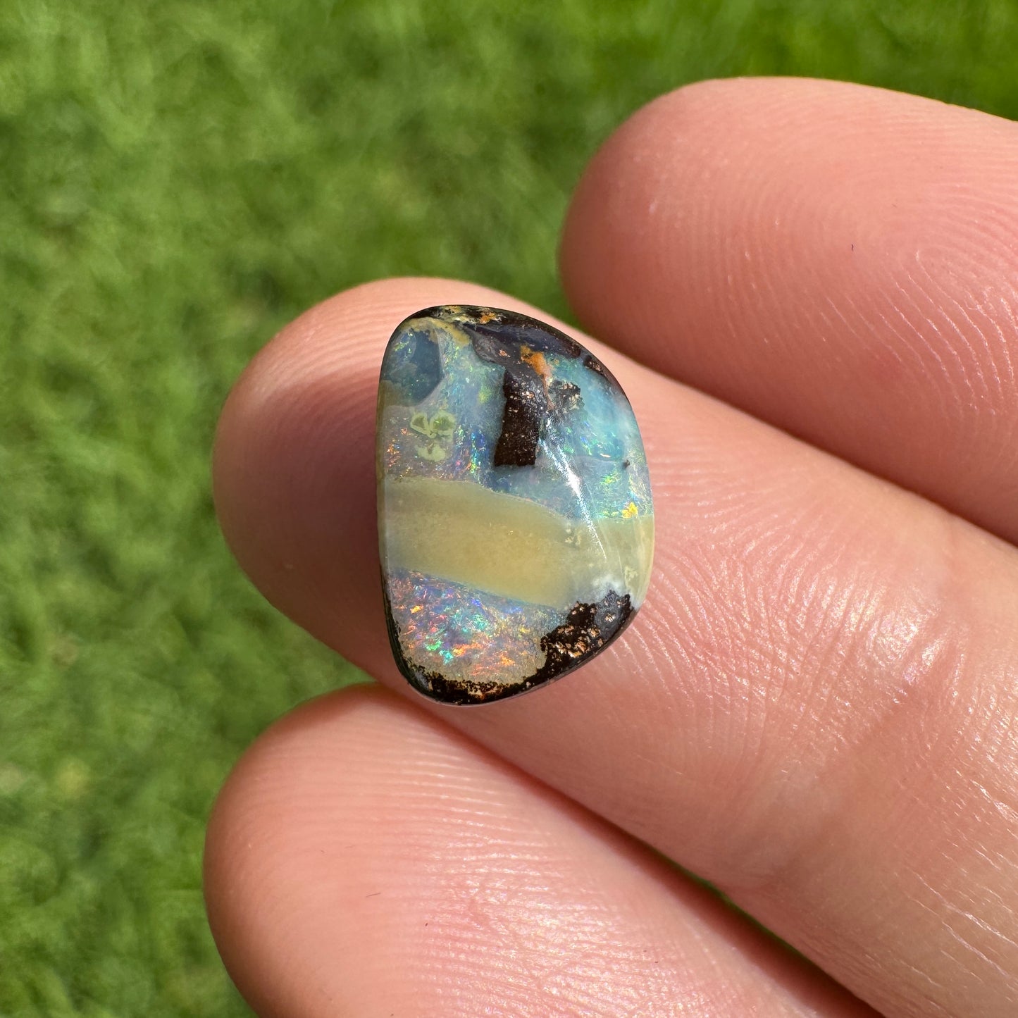 3.18 Ct small boulder opal