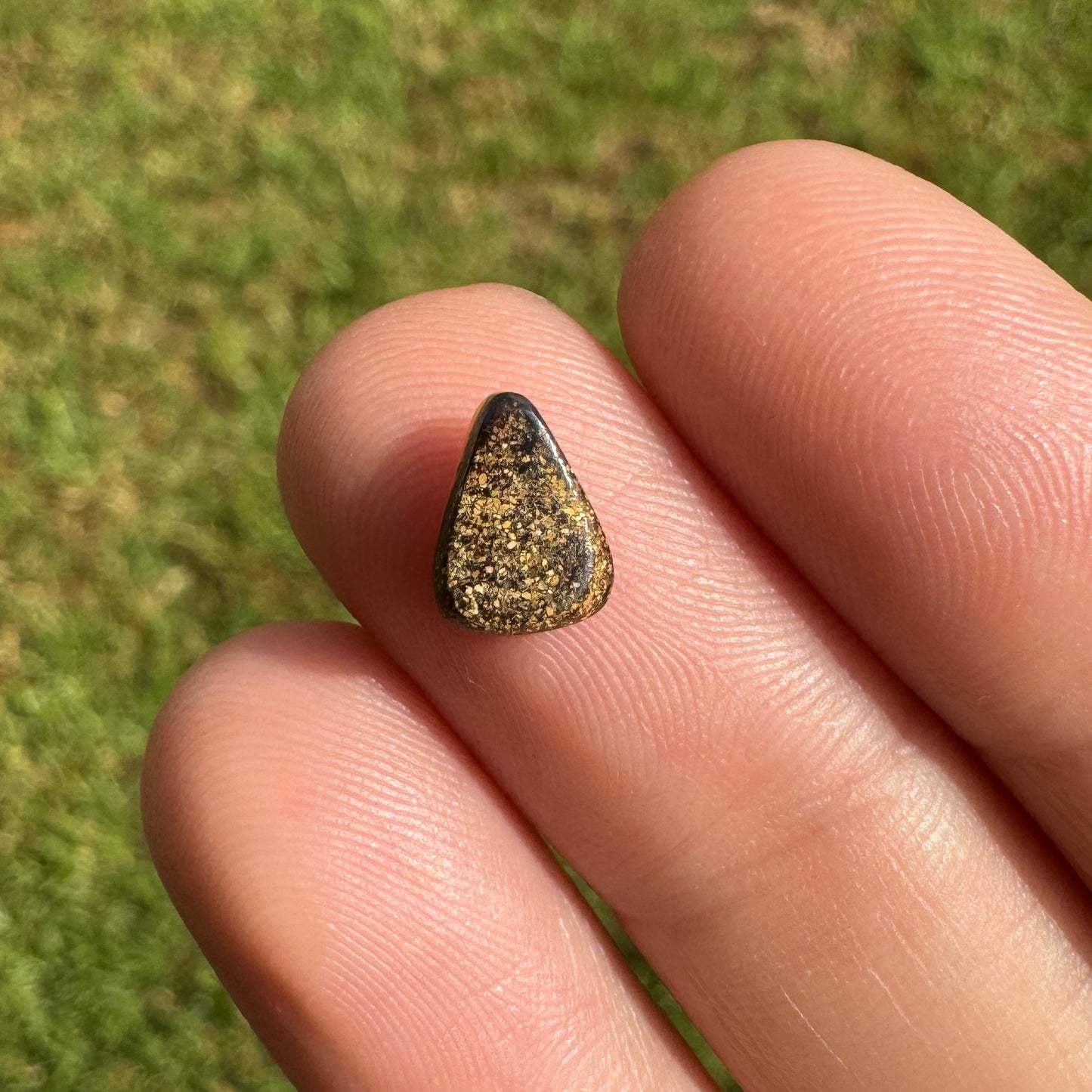 0.85 Ct extra small boulder opal