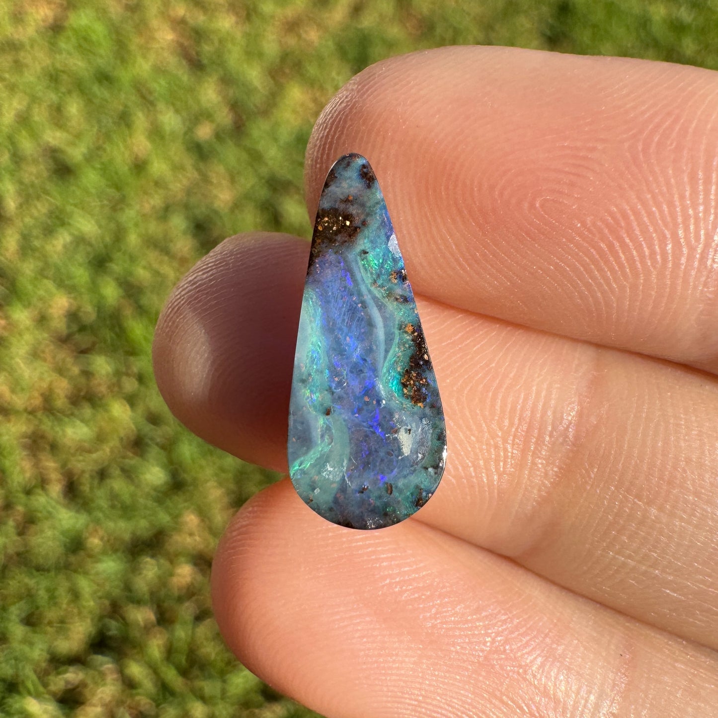 3.28 Ct small boulder opal