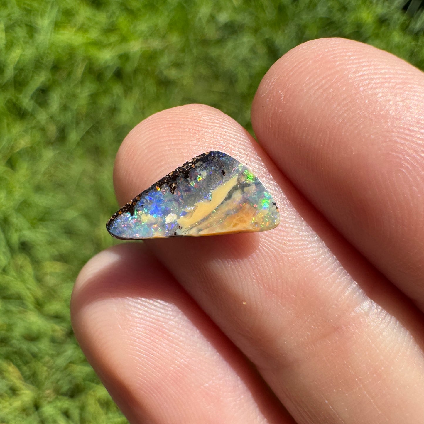 1.67 Ct small boulder opal