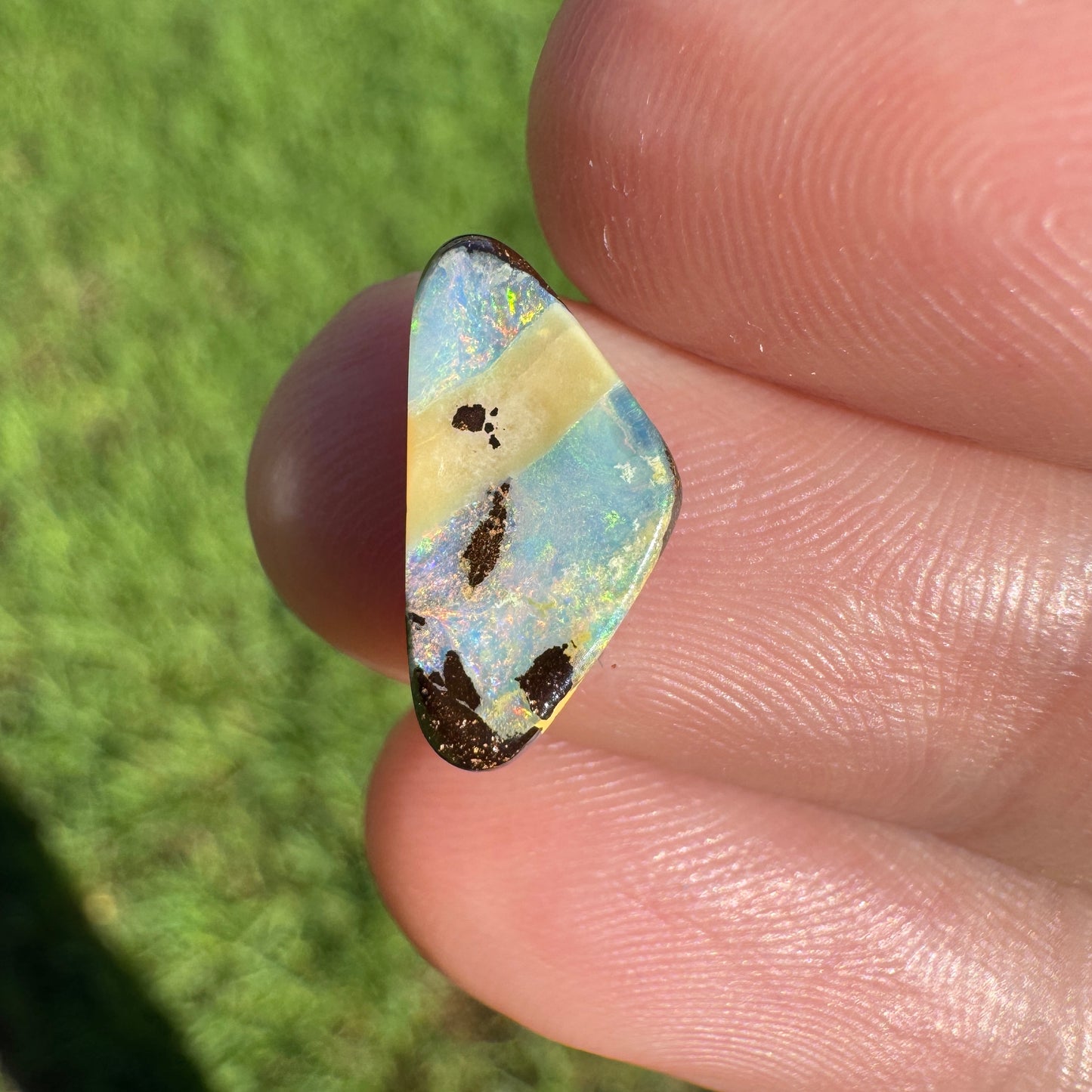 2.03 Ct small boulder opal