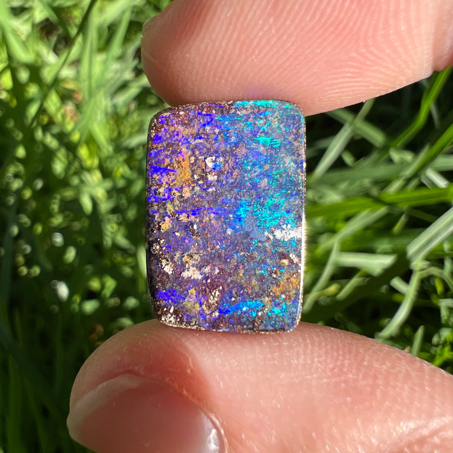 7.54 Ct purple and green boulder opal