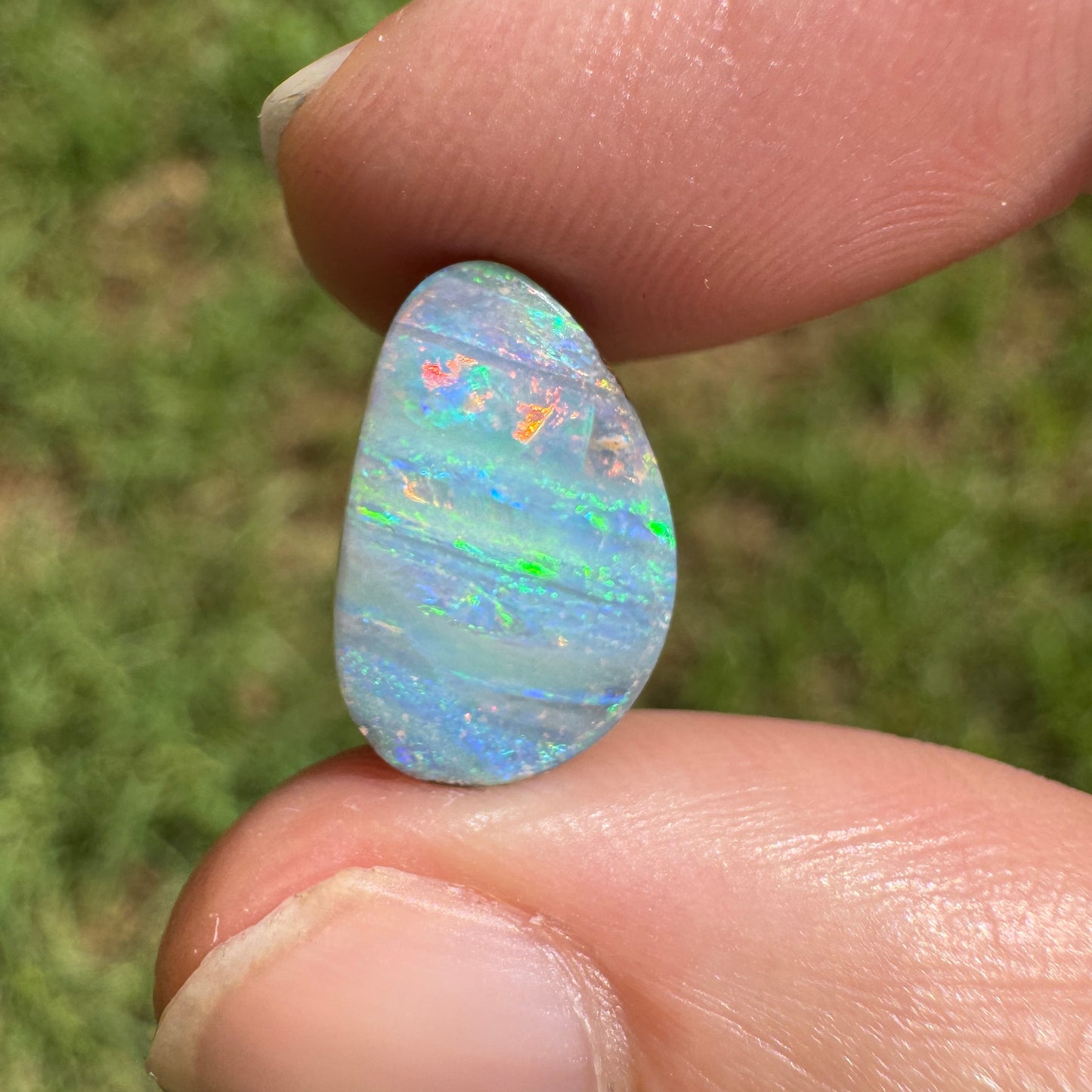 3.77 Ct stripy boulder opal