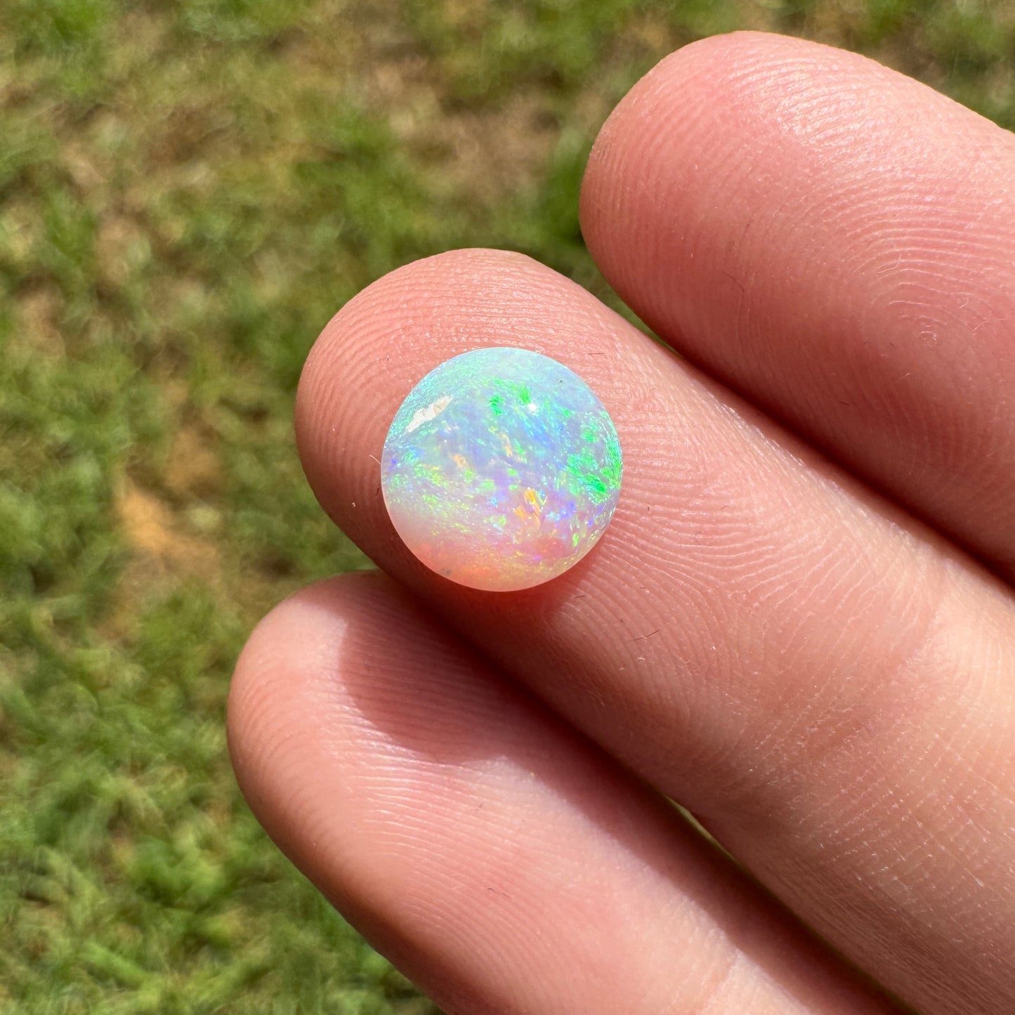 1.05 Ct small crystal opal