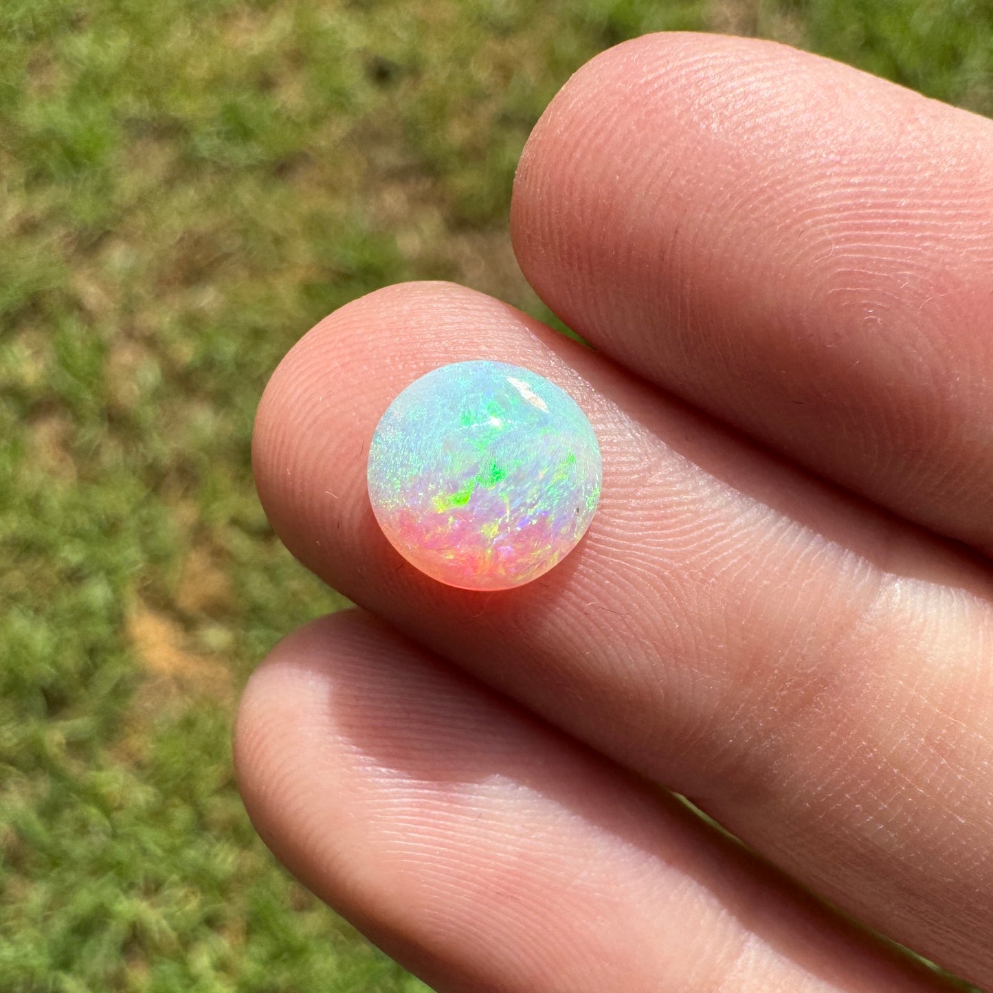 1.05 Ct small crystal opal