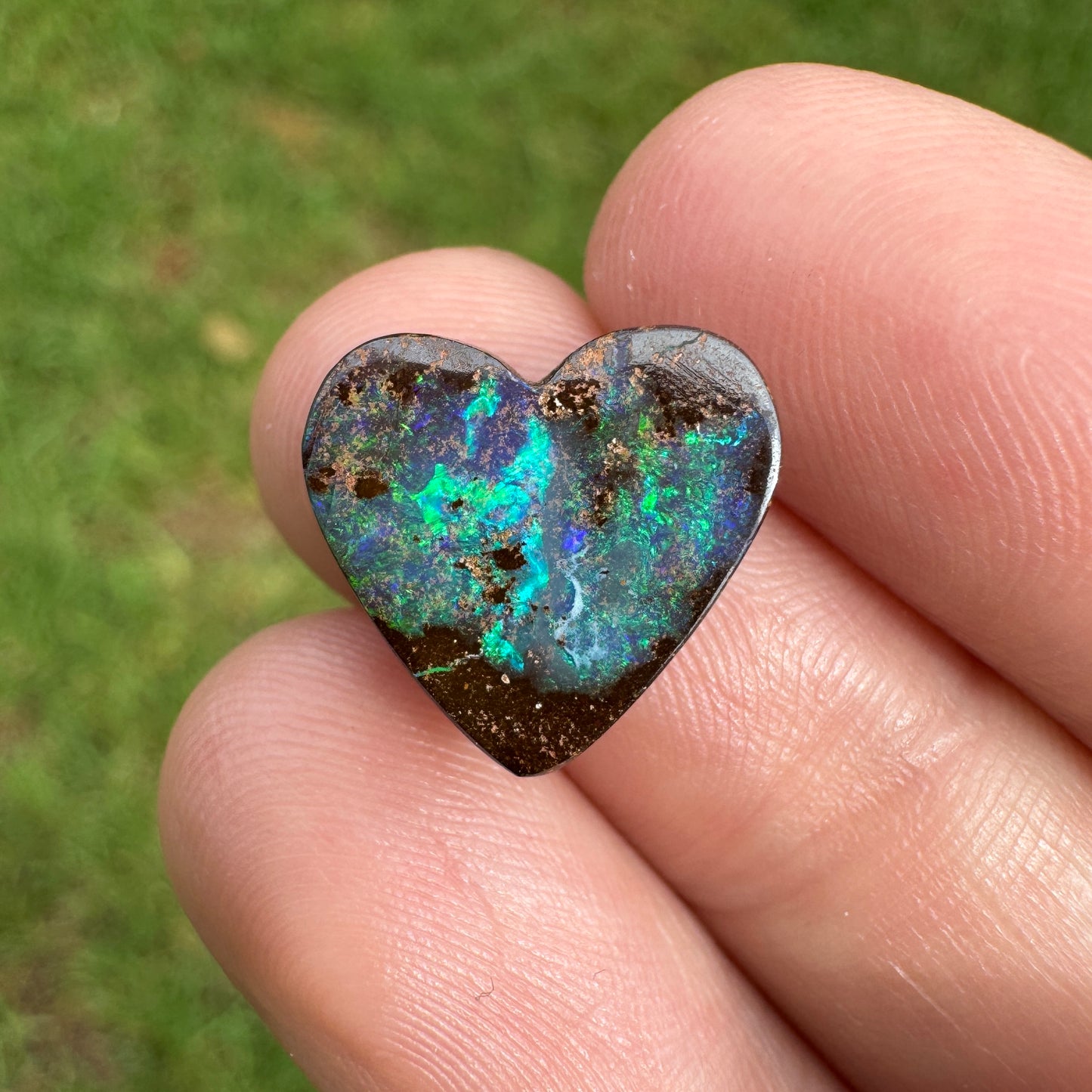 4.70 Ct heart boulder opal