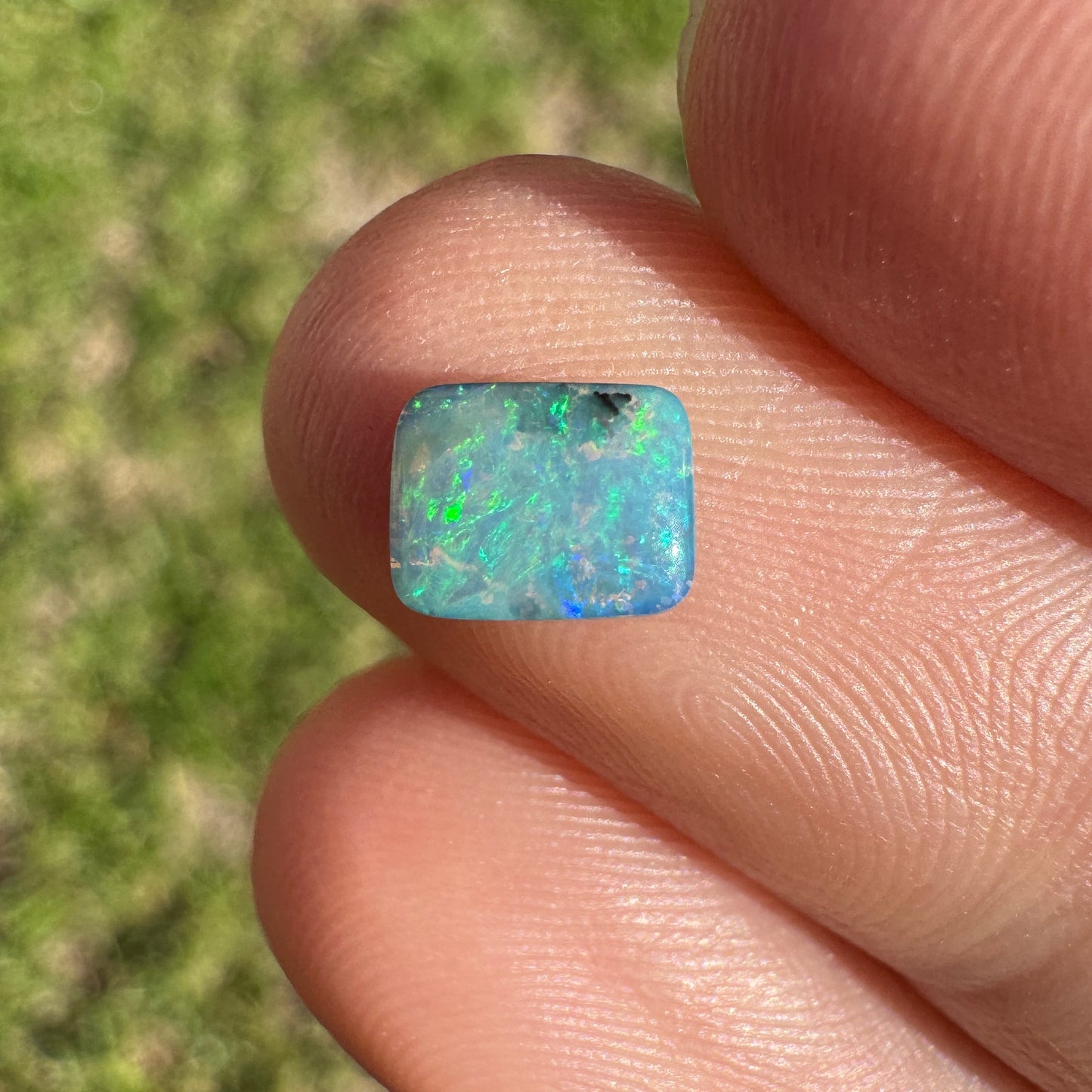 0.75 Ct extra small boulder opal