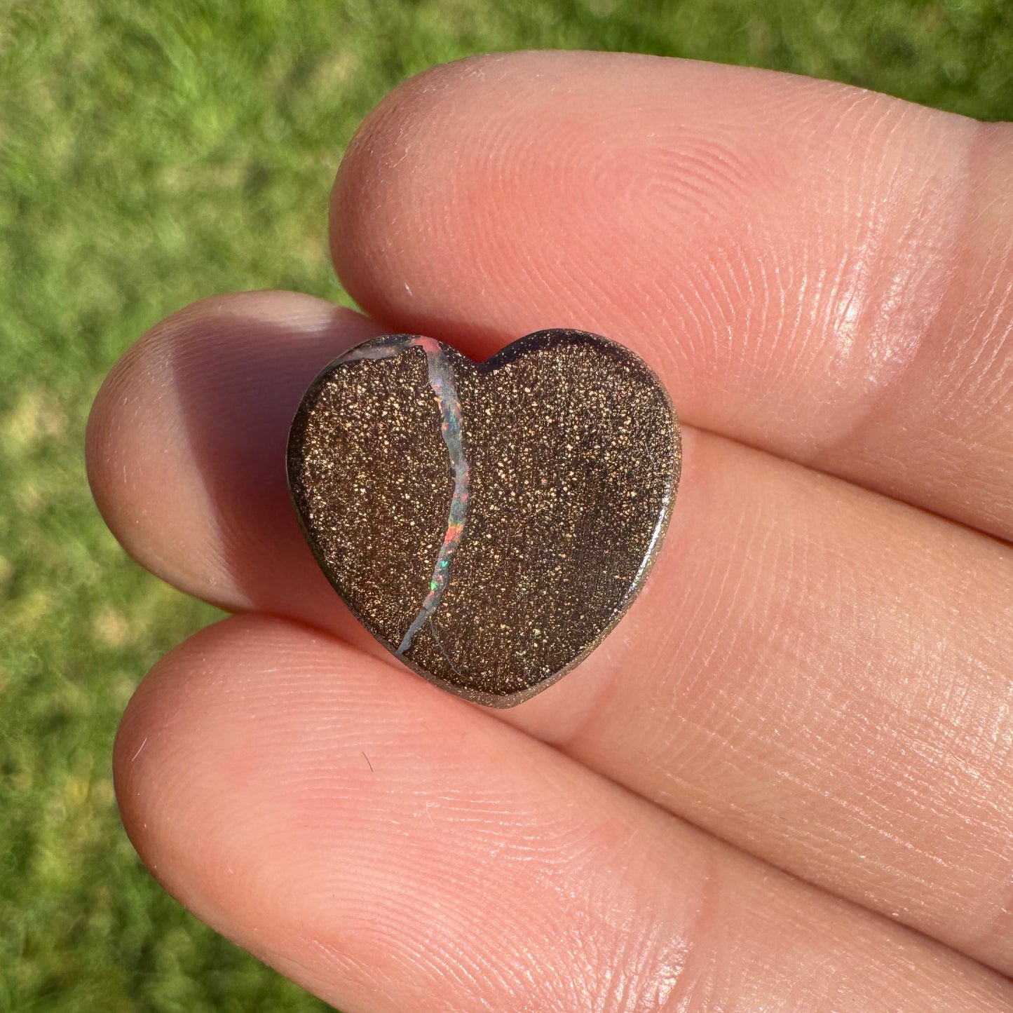 6.56 Ct bright rainbow heart boulder opal