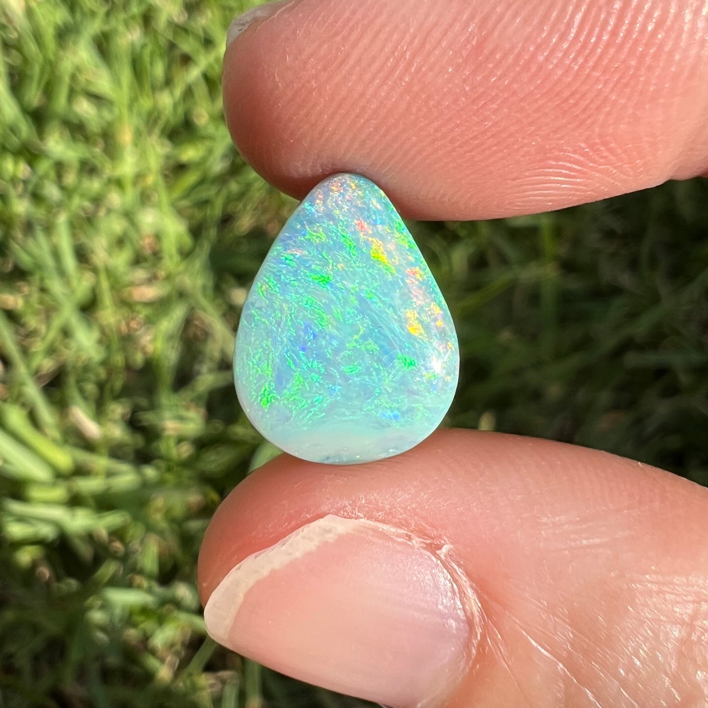 3.57 Ct light green and pink boulder opal