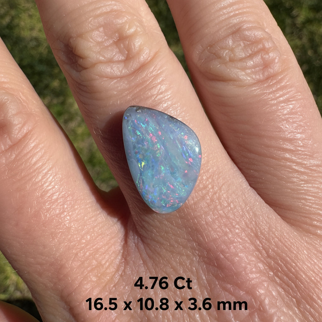 4.76 Ct lilac-hued rainbow boulder opal