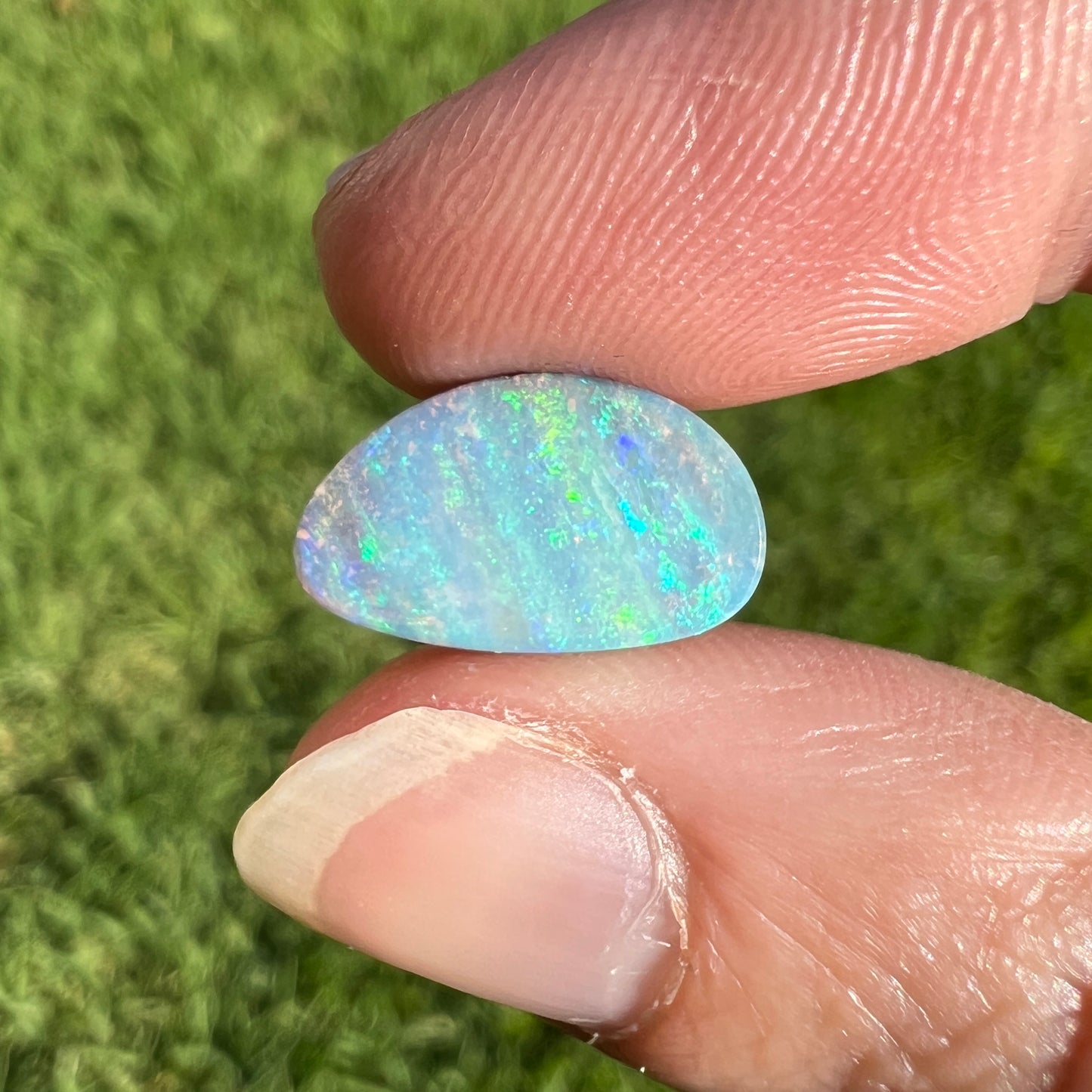 3.89 Ct light pink and green boulder opal