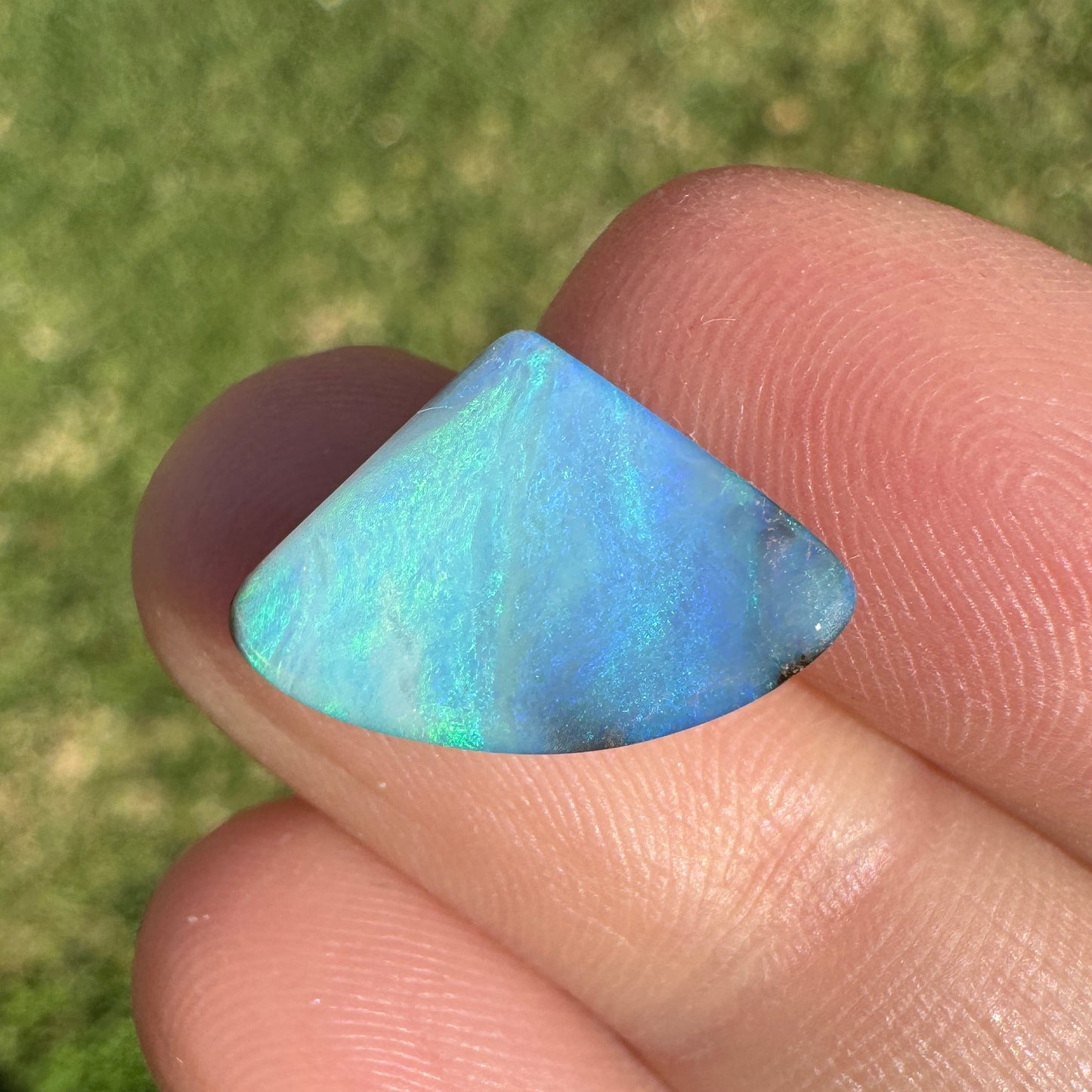 3.79 Ct fan boulder opal