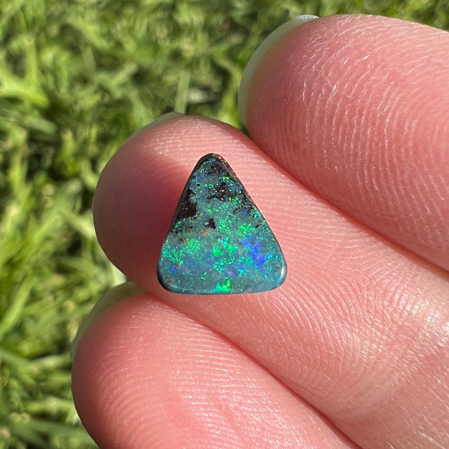 1.09 Ct extra small boulder opal
