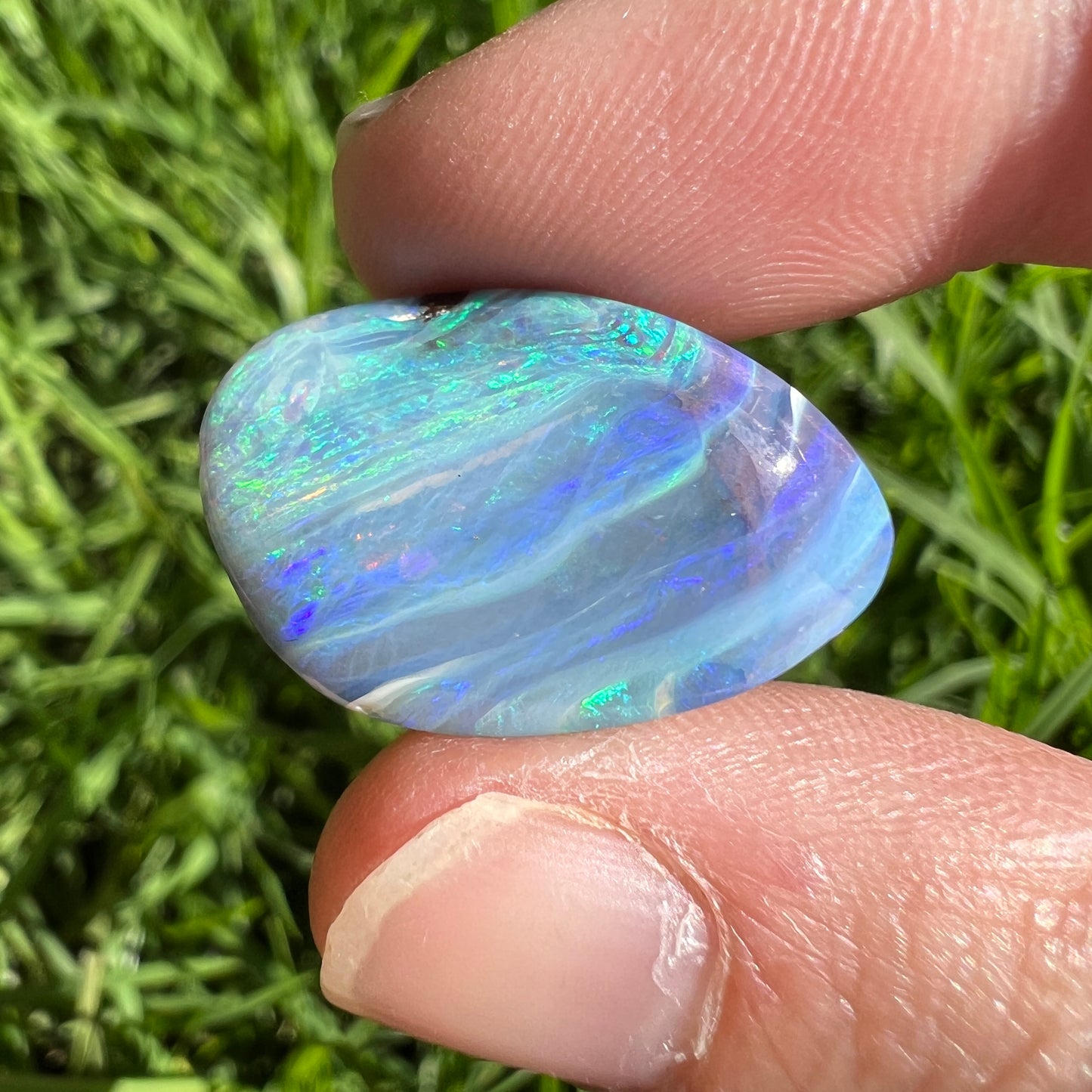 19.97 Ct green-blue striped boulder opal