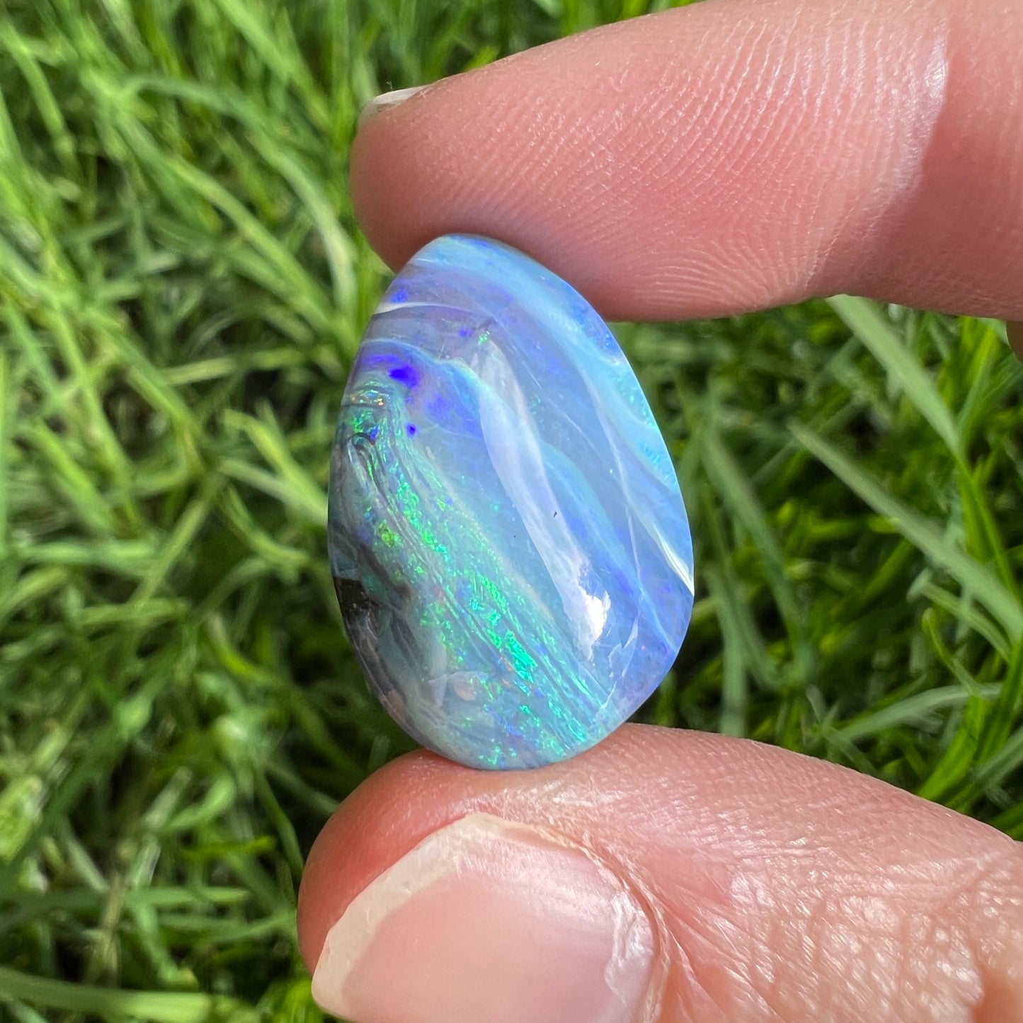 19.97 Ct green-blue striped boulder opal