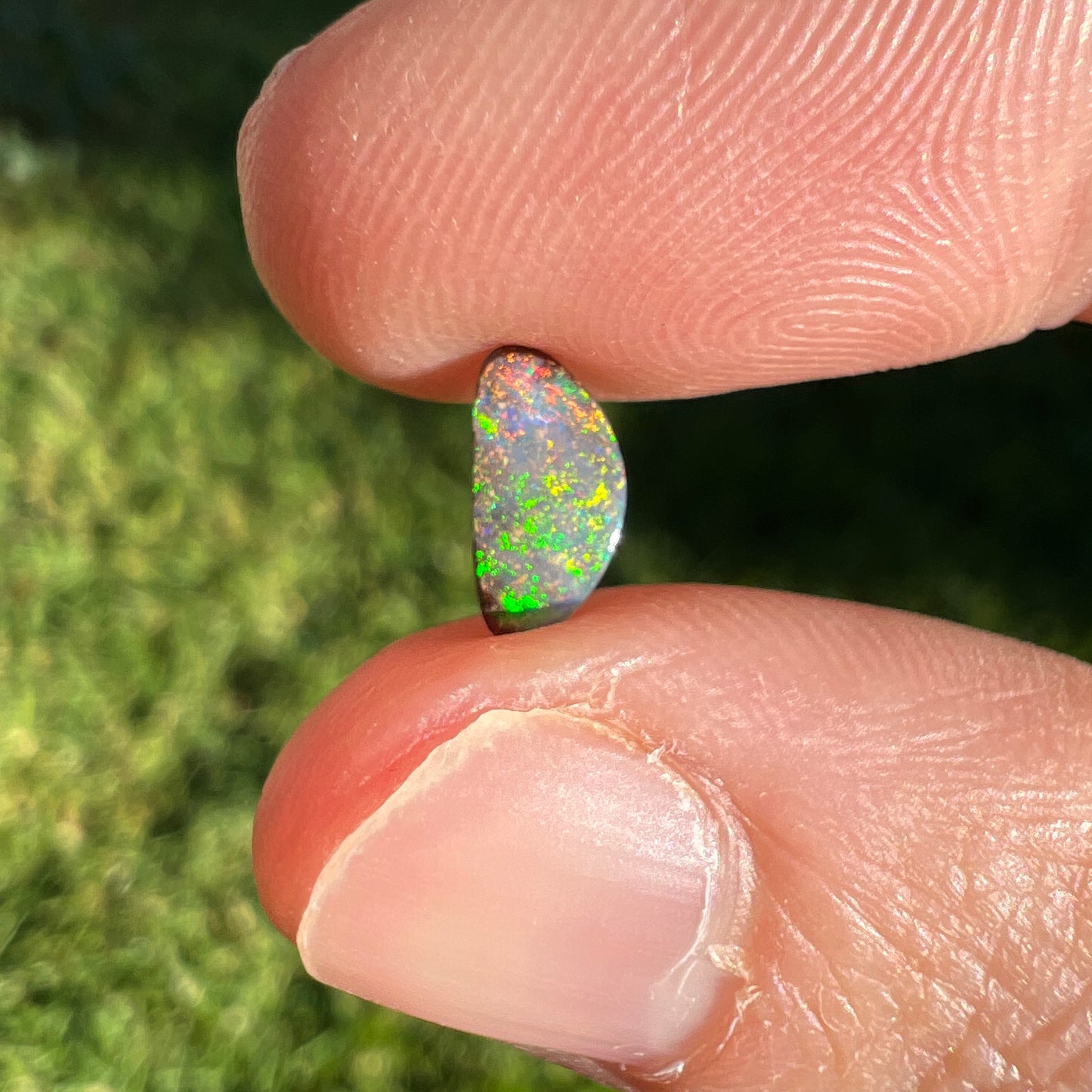 0.49 extra small boulder opal