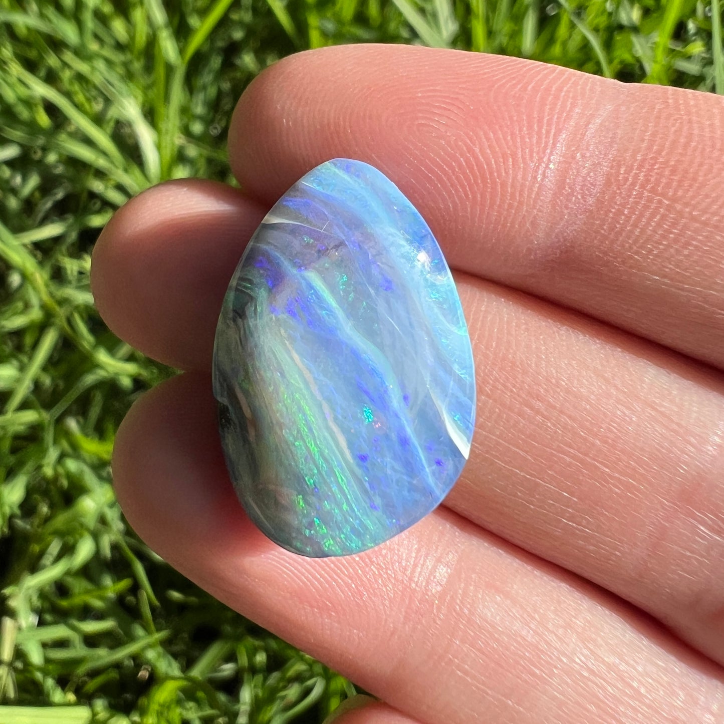 19.97 Ct green-blue striped boulder opal