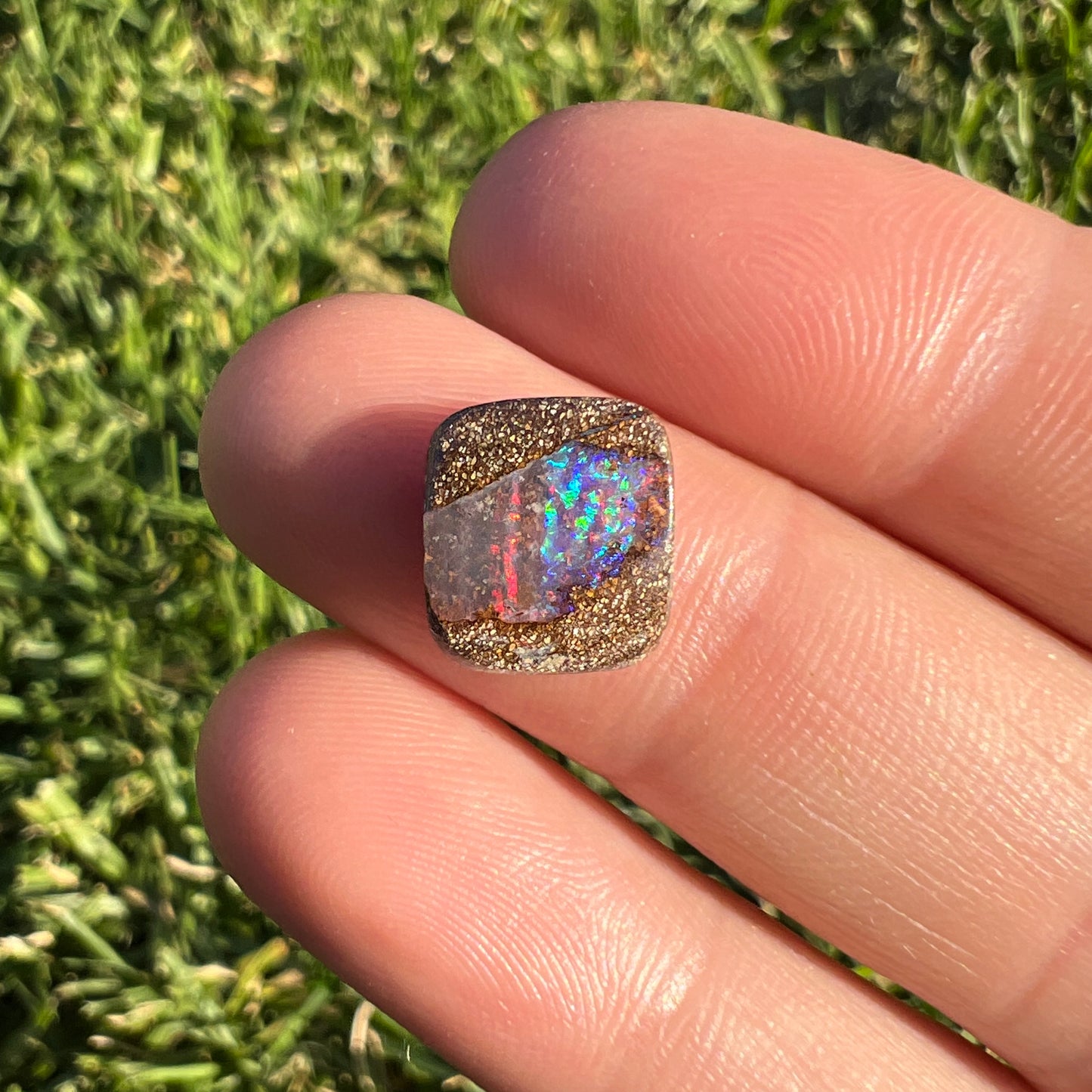 2.76 Ct small boulder opal