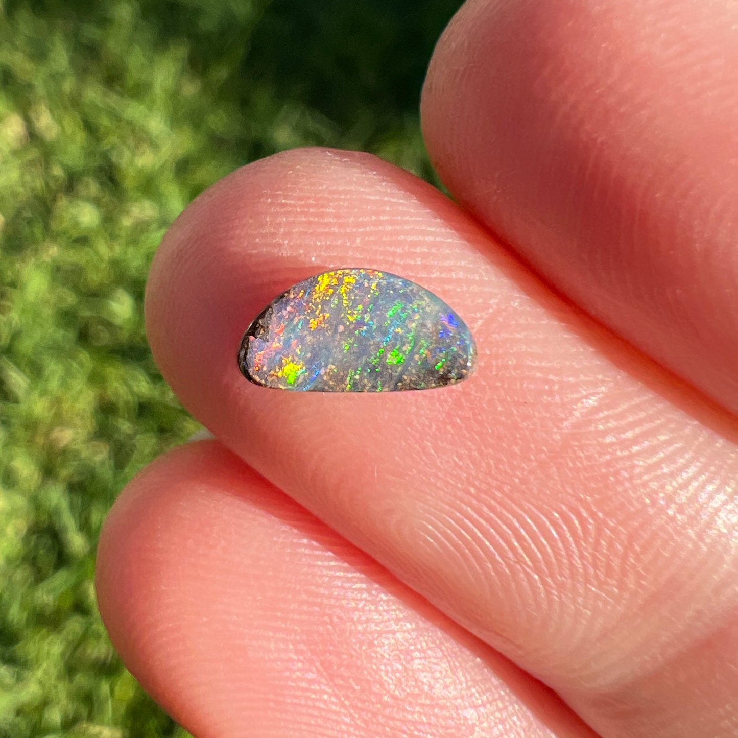 0.49 extra small boulder opal