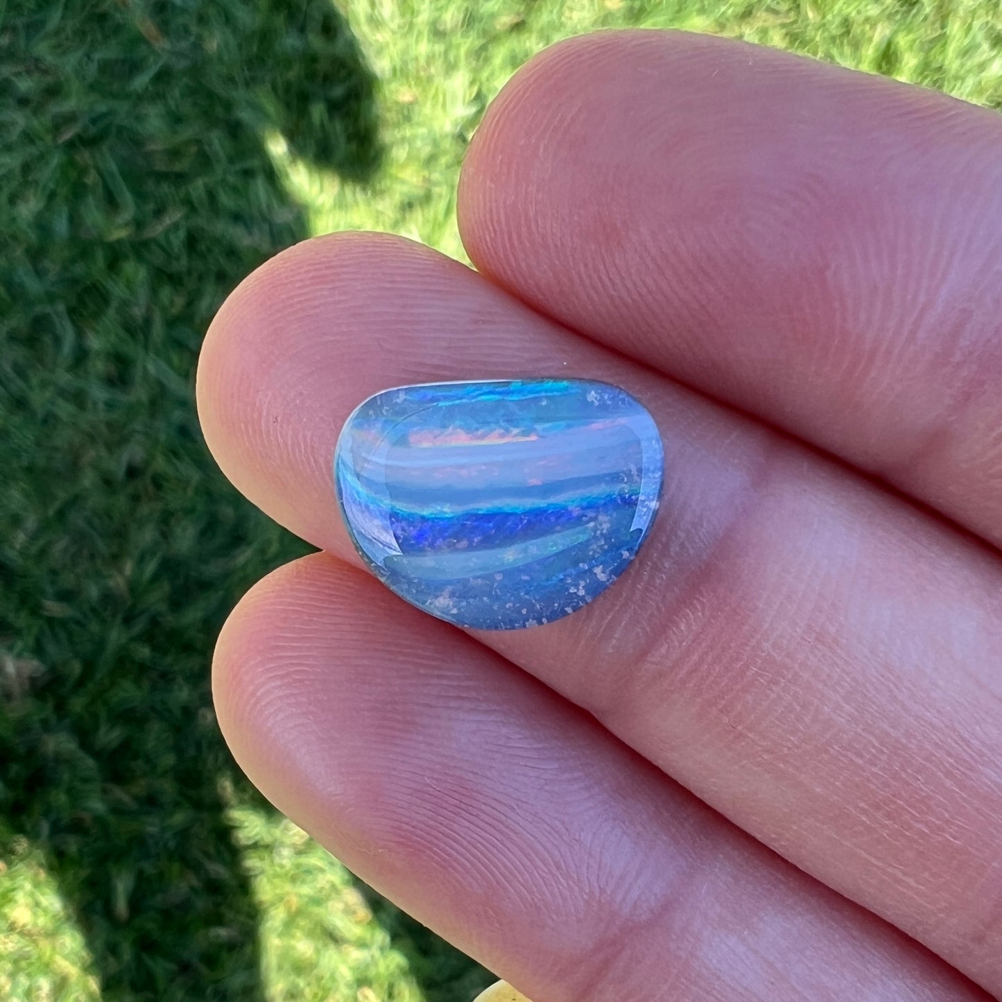 3.85 Ct stripy boulder opal