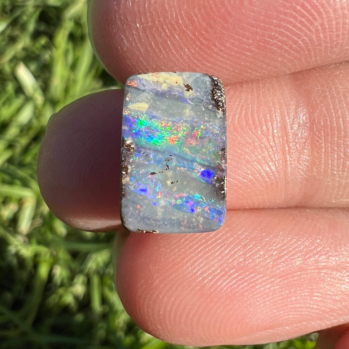 3.65 Ct small boulder opal