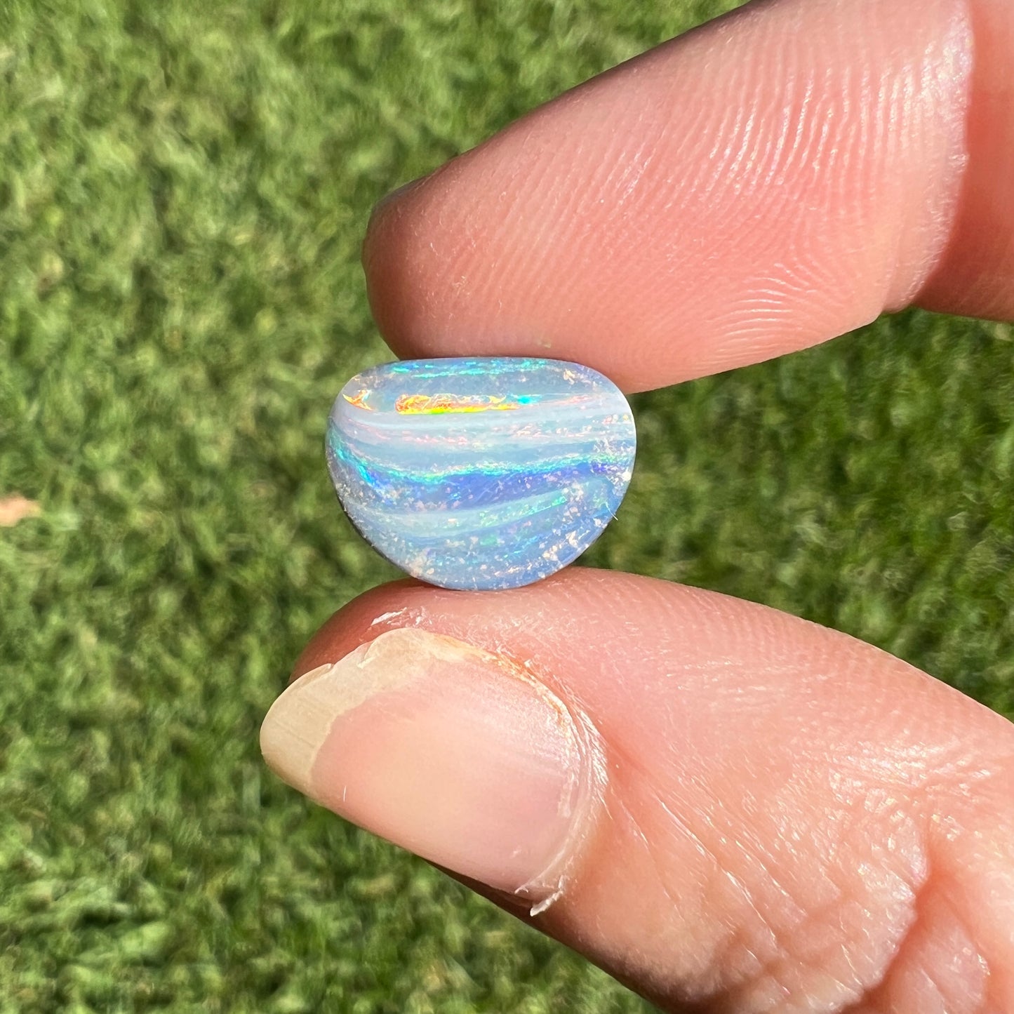 3.85 Ct stripy boulder opal