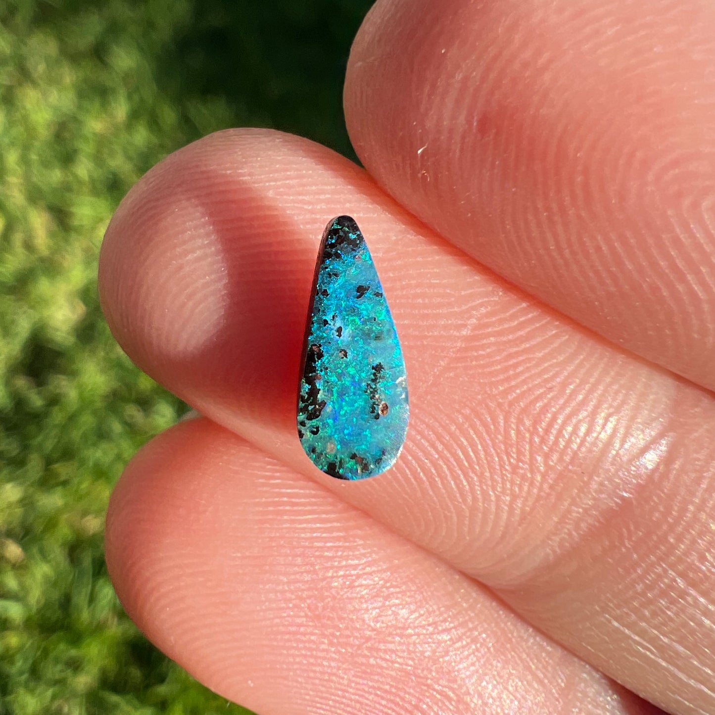 0.69 extra small boulder opal