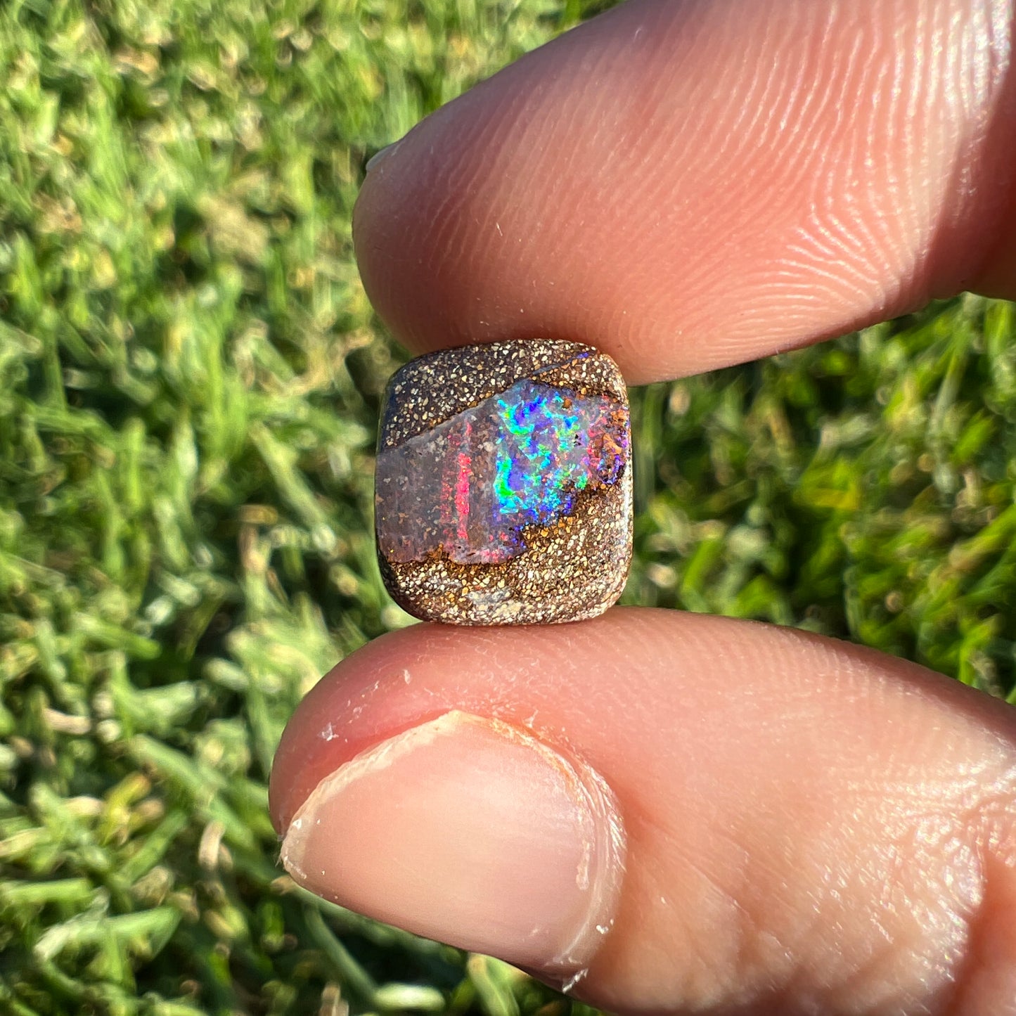 2.76 Ct small boulder opal