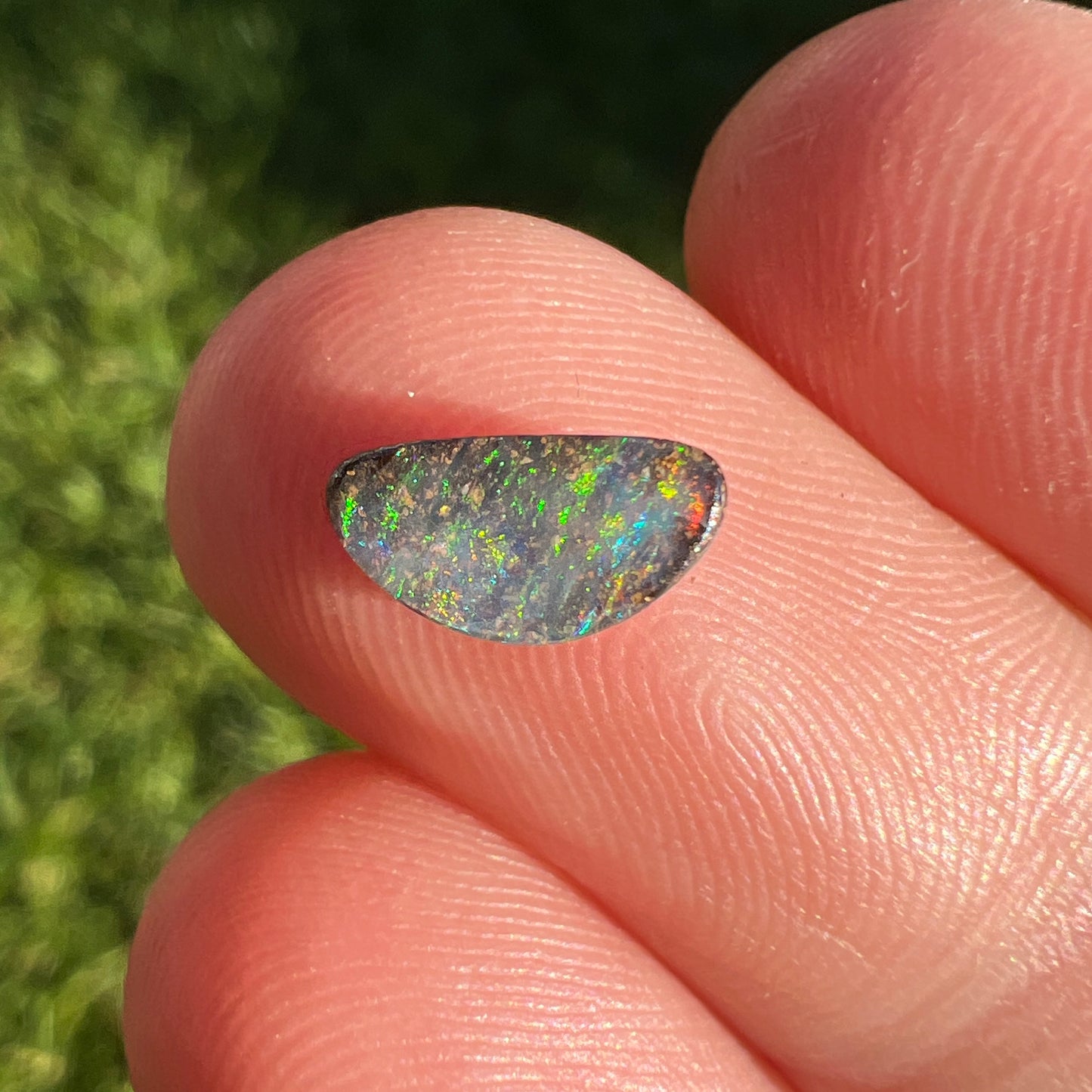 0.49 extra small boulder opal