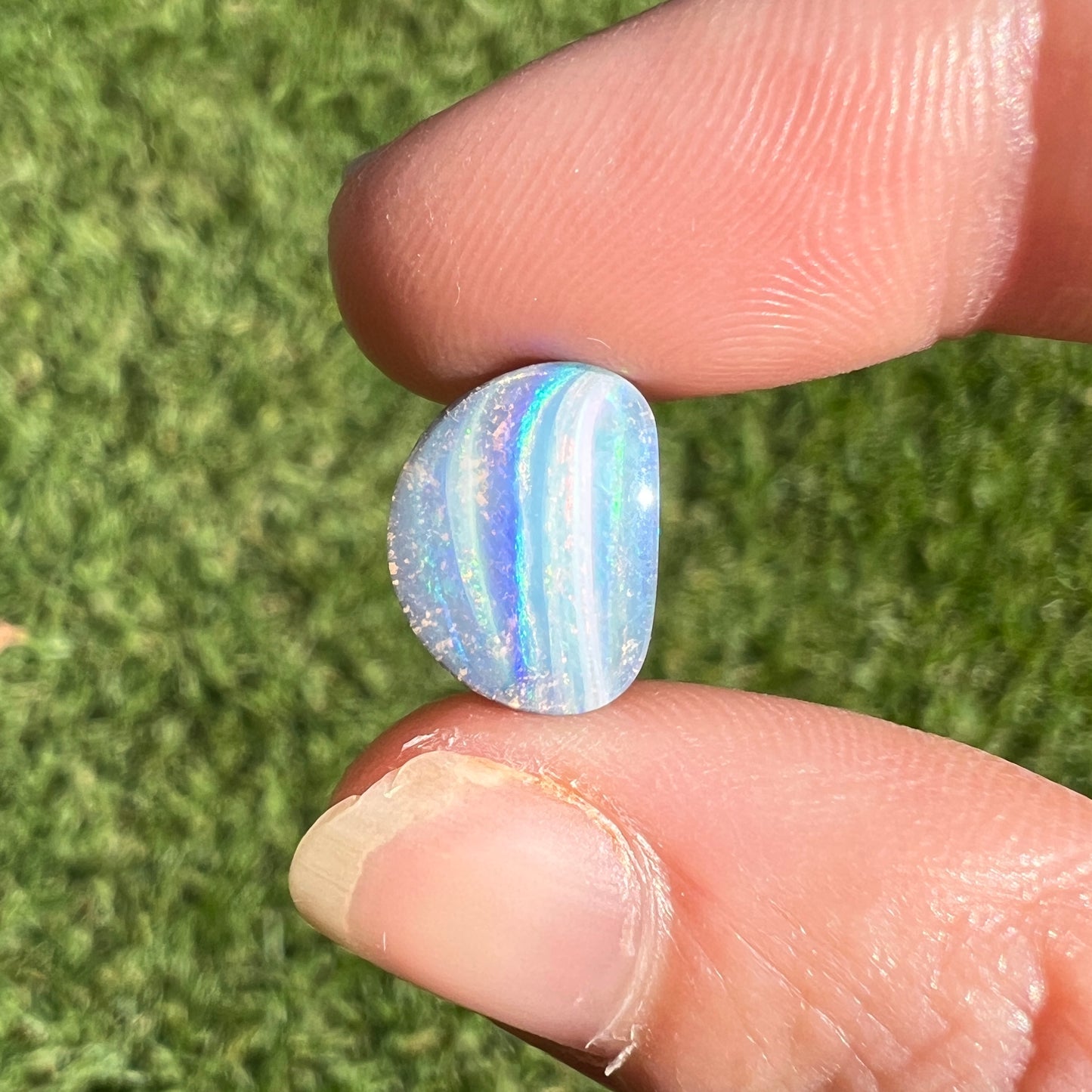 3.85 Ct stripy boulder opal