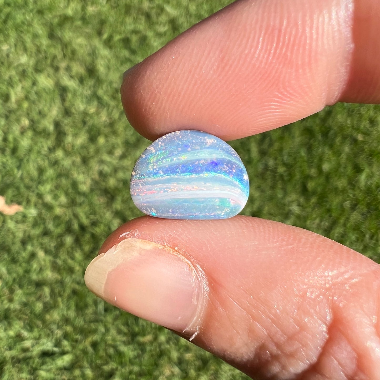 3.85 Ct stripy boulder opal