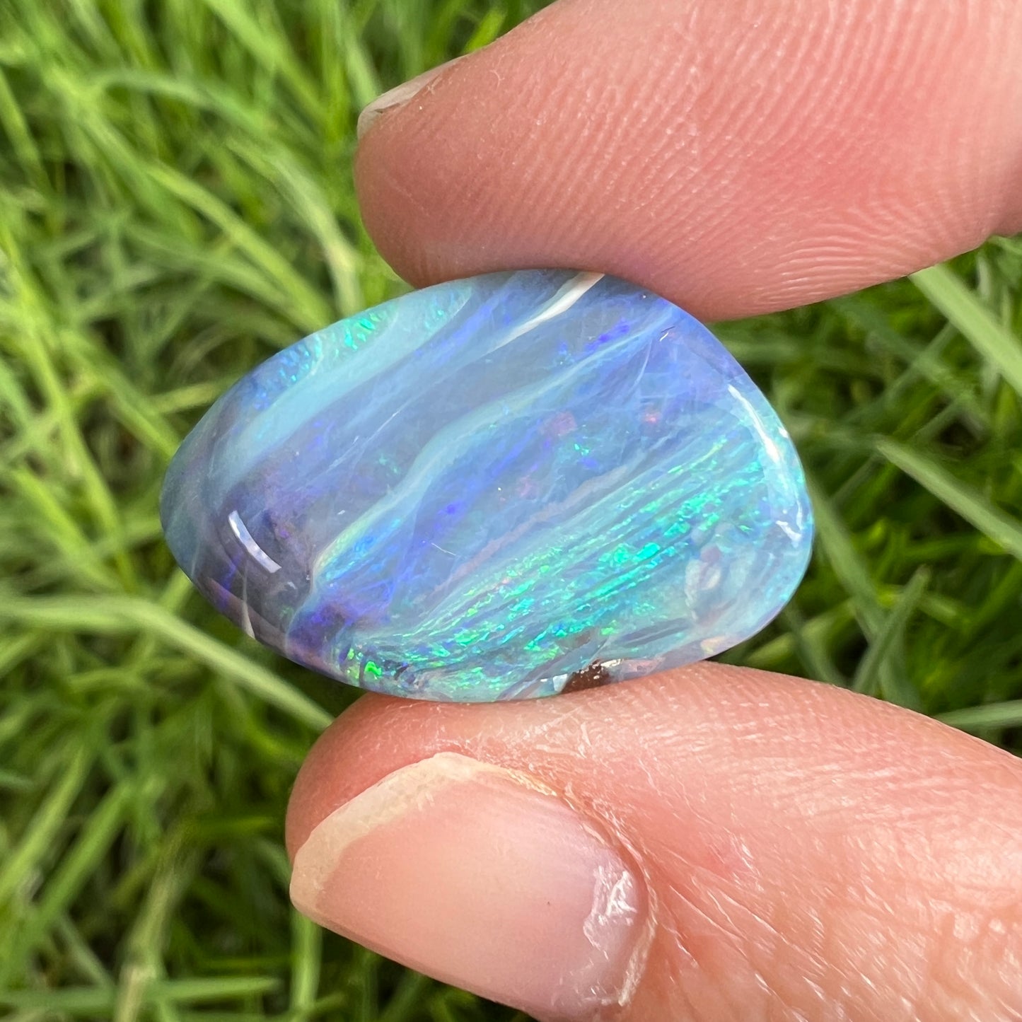 19.97 Ct green-blue striped boulder opal