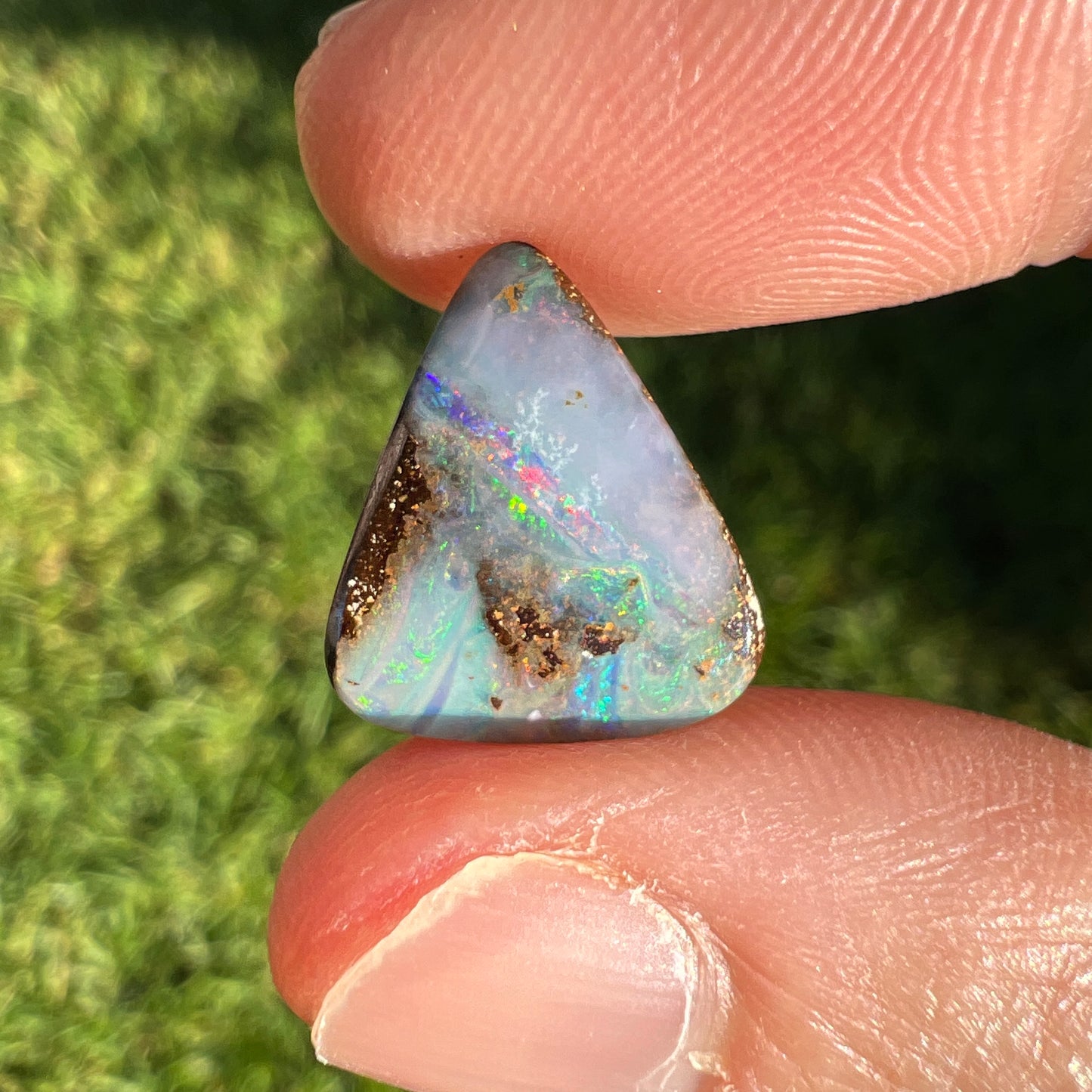 5.68 Ct small boulder opal