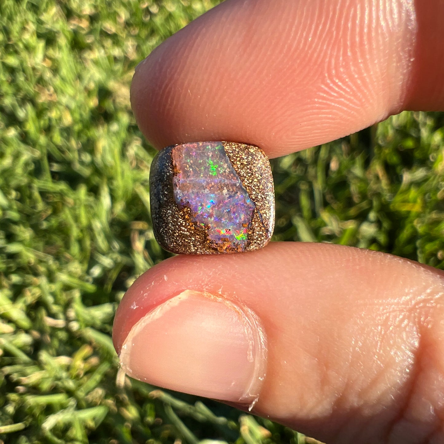 2.76 Ct small boulder opal