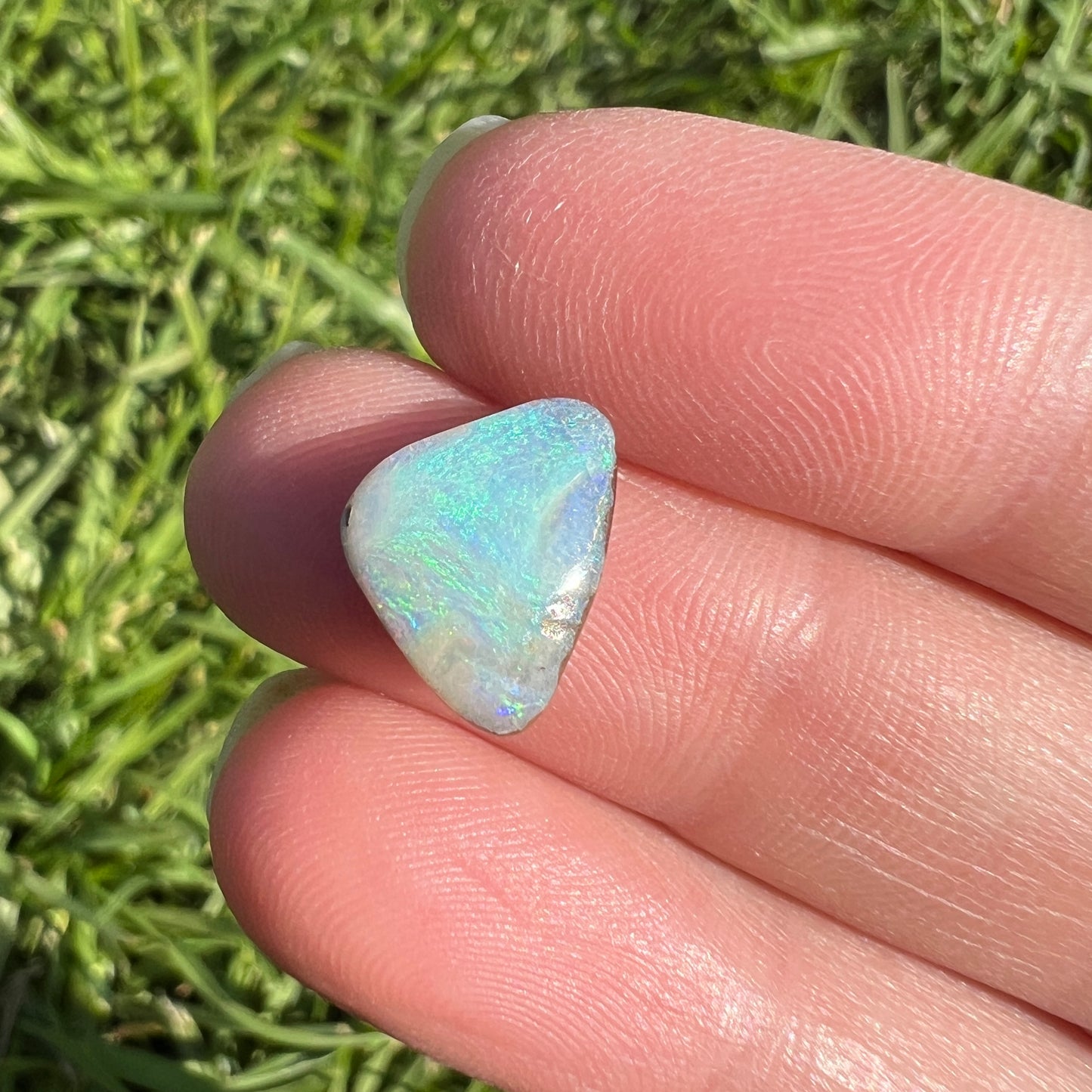 2.66 Ct small boulder opal