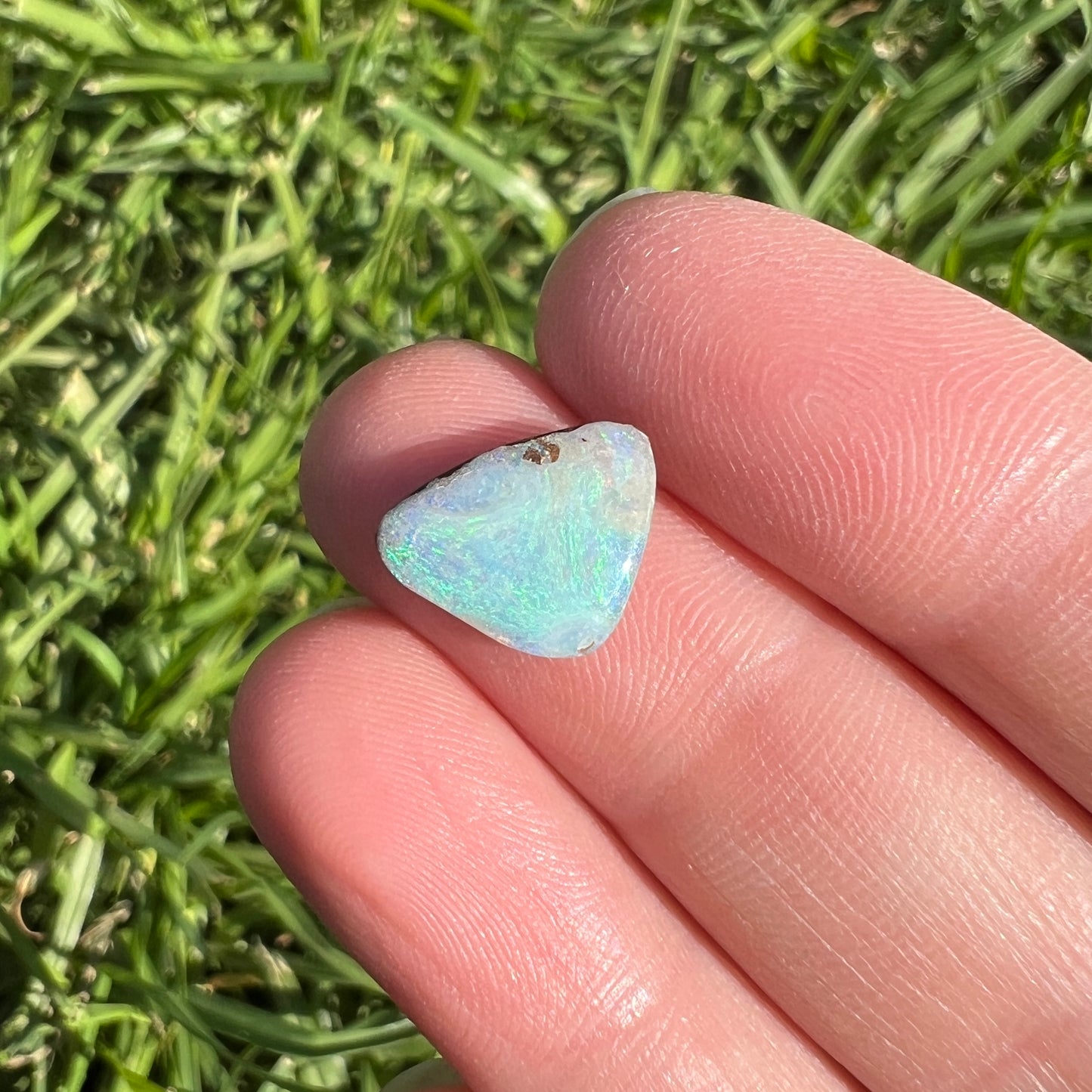 2.66 Ct small boulder opal