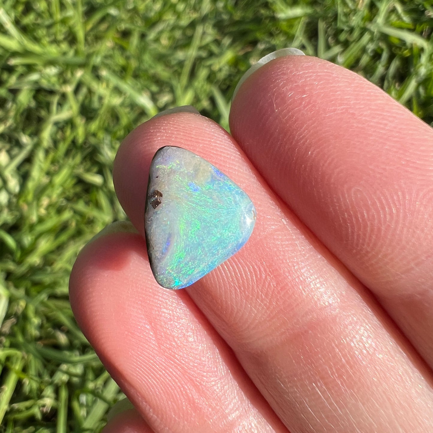 2.66 Ct small boulder opal