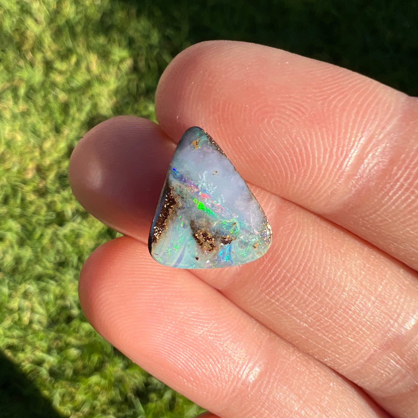 5.68 Ct small boulder opal