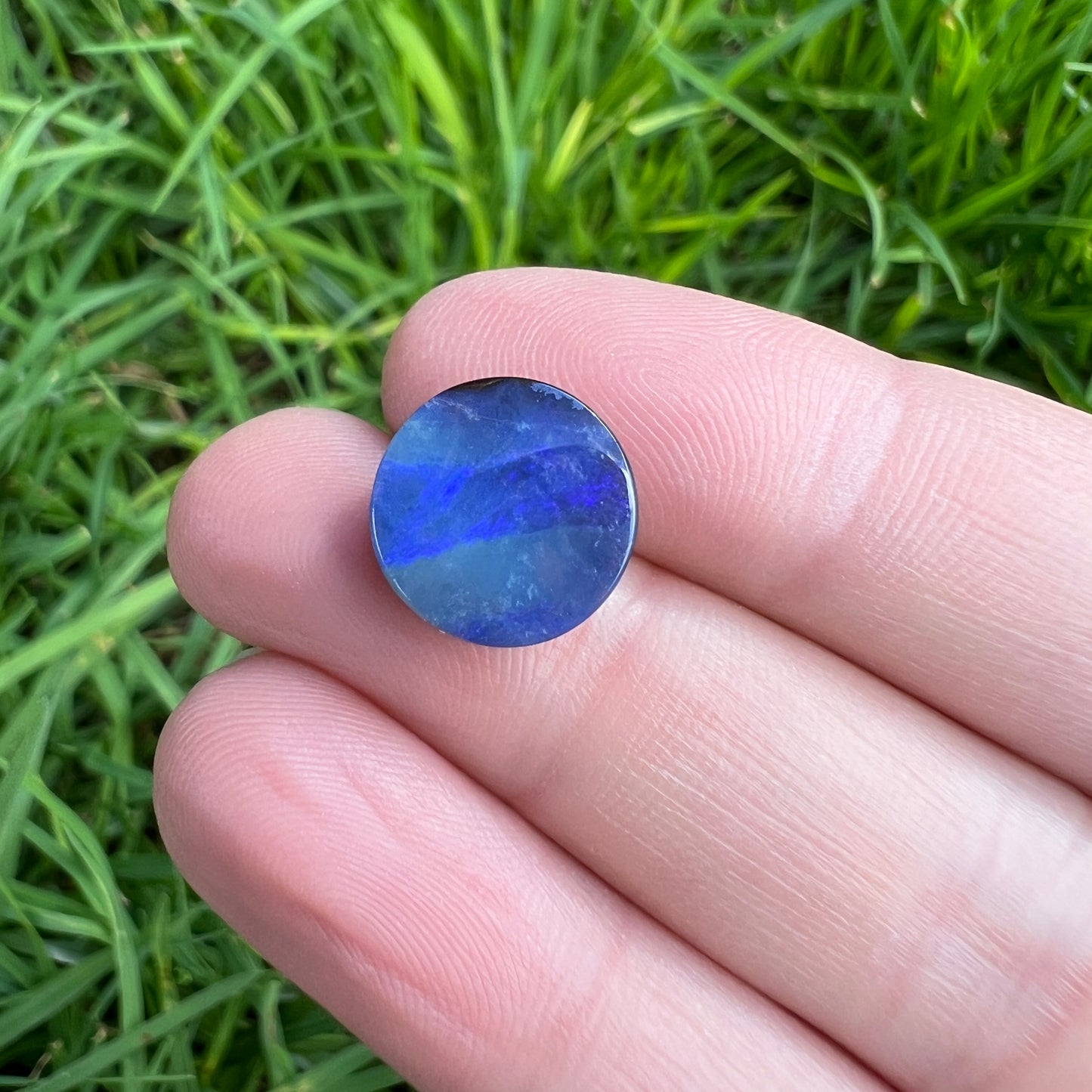 4.77 Ct blue circle boulder opal