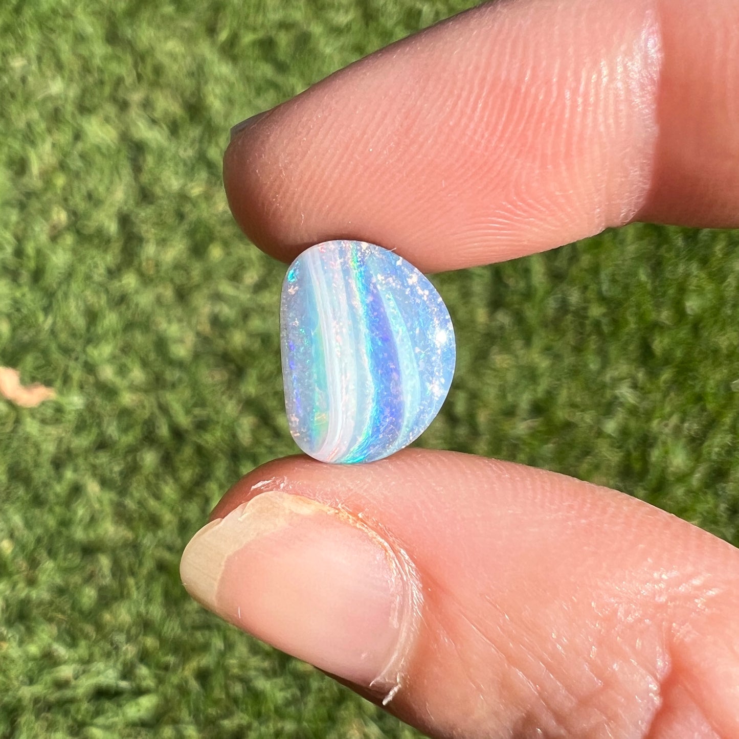 3.85 Ct stripy boulder opal