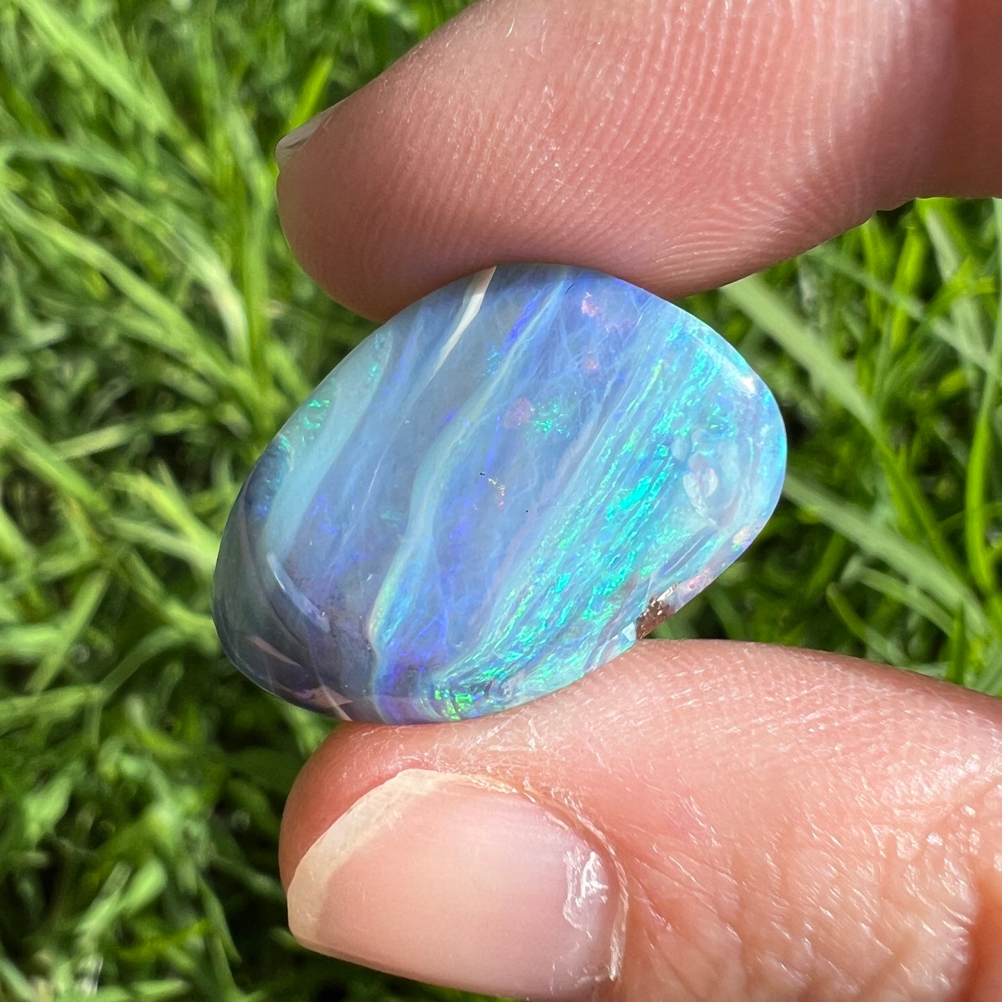 19.97 Ct green-blue striped boulder opal