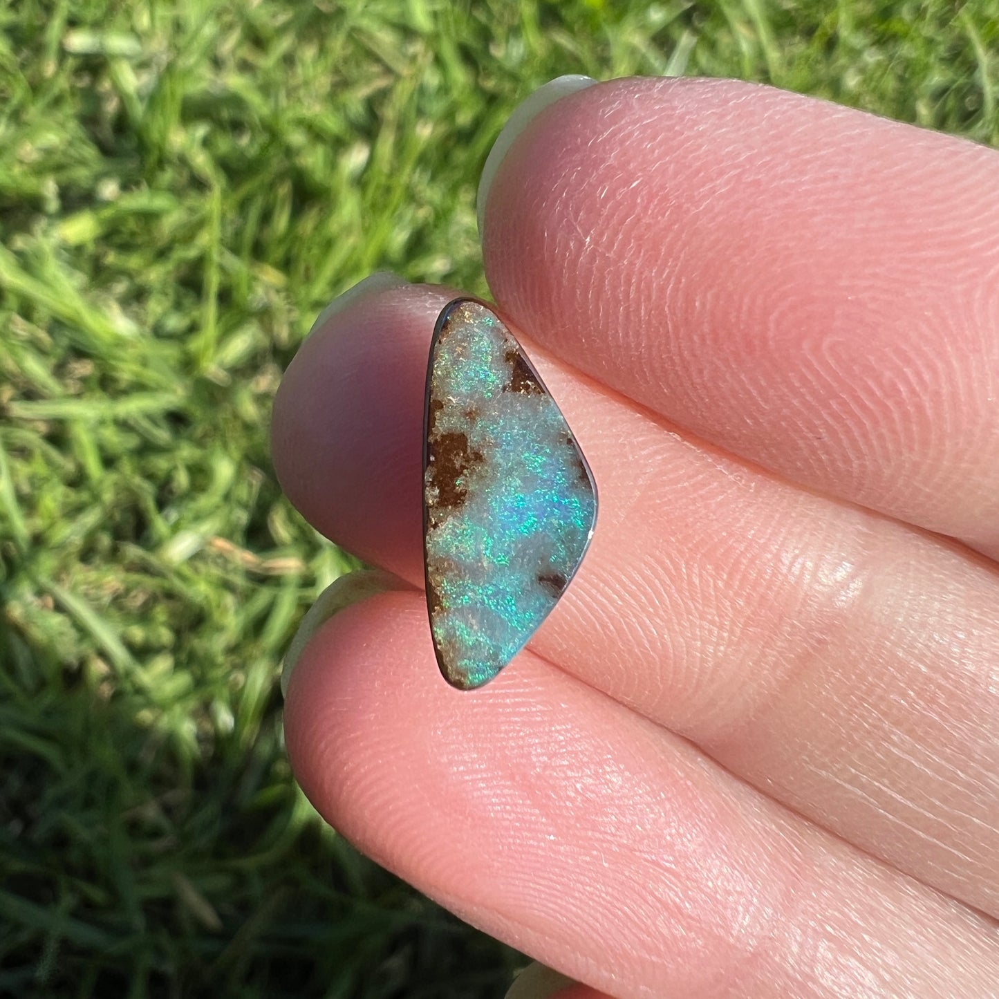 2.61 Ct small boulder opal