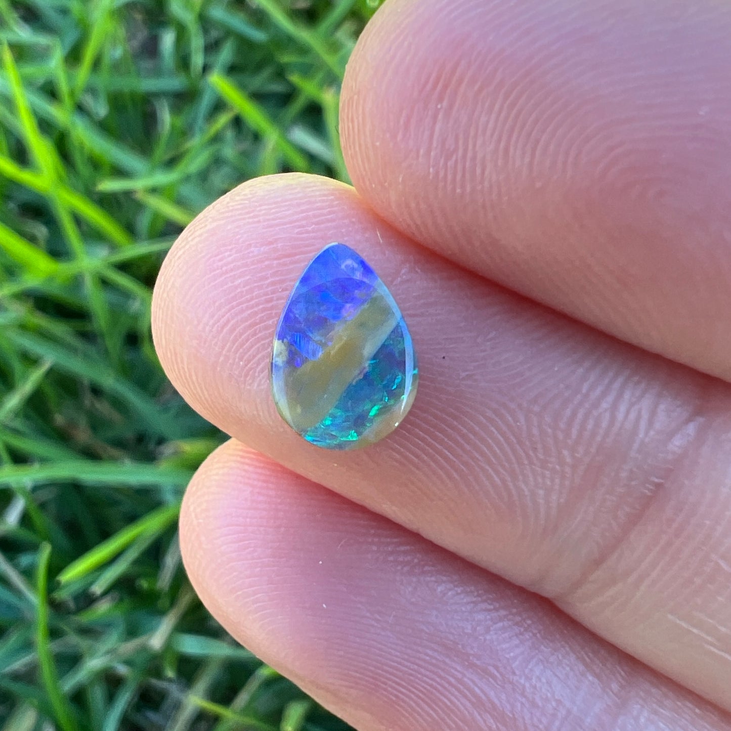 0.92 Ct extra small boulder opal