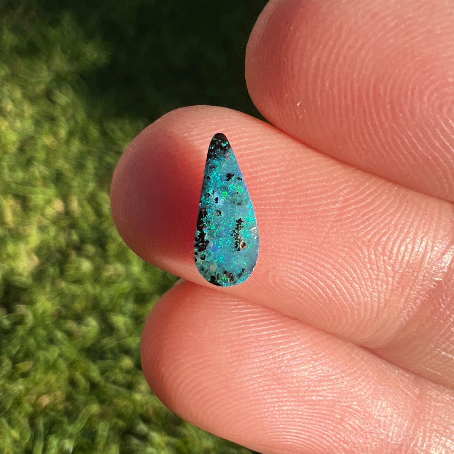 0.69 extra small boulder opal