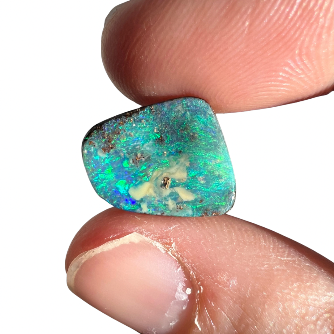 3.95 Ct green-blue boulder opal