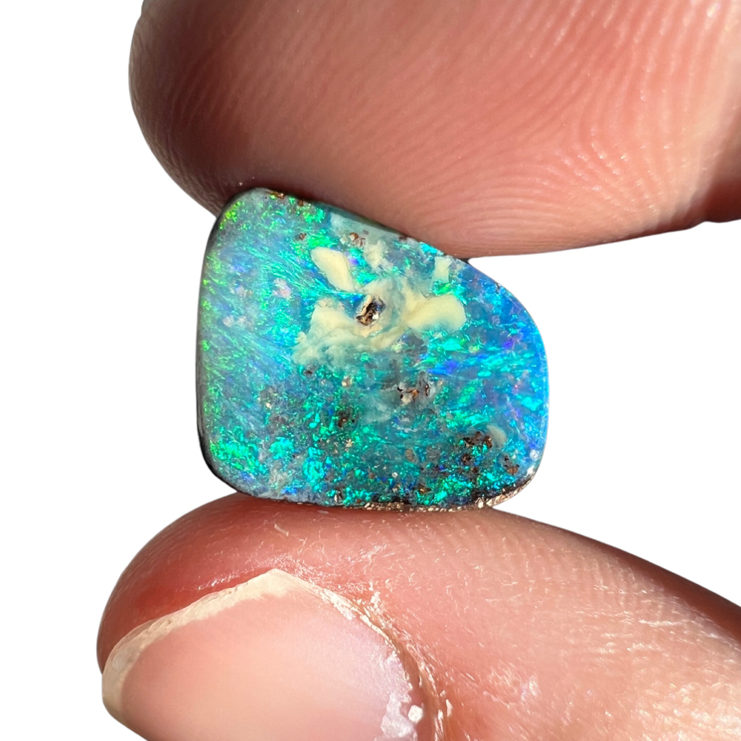 3.95 Ct green-blue boulder opal