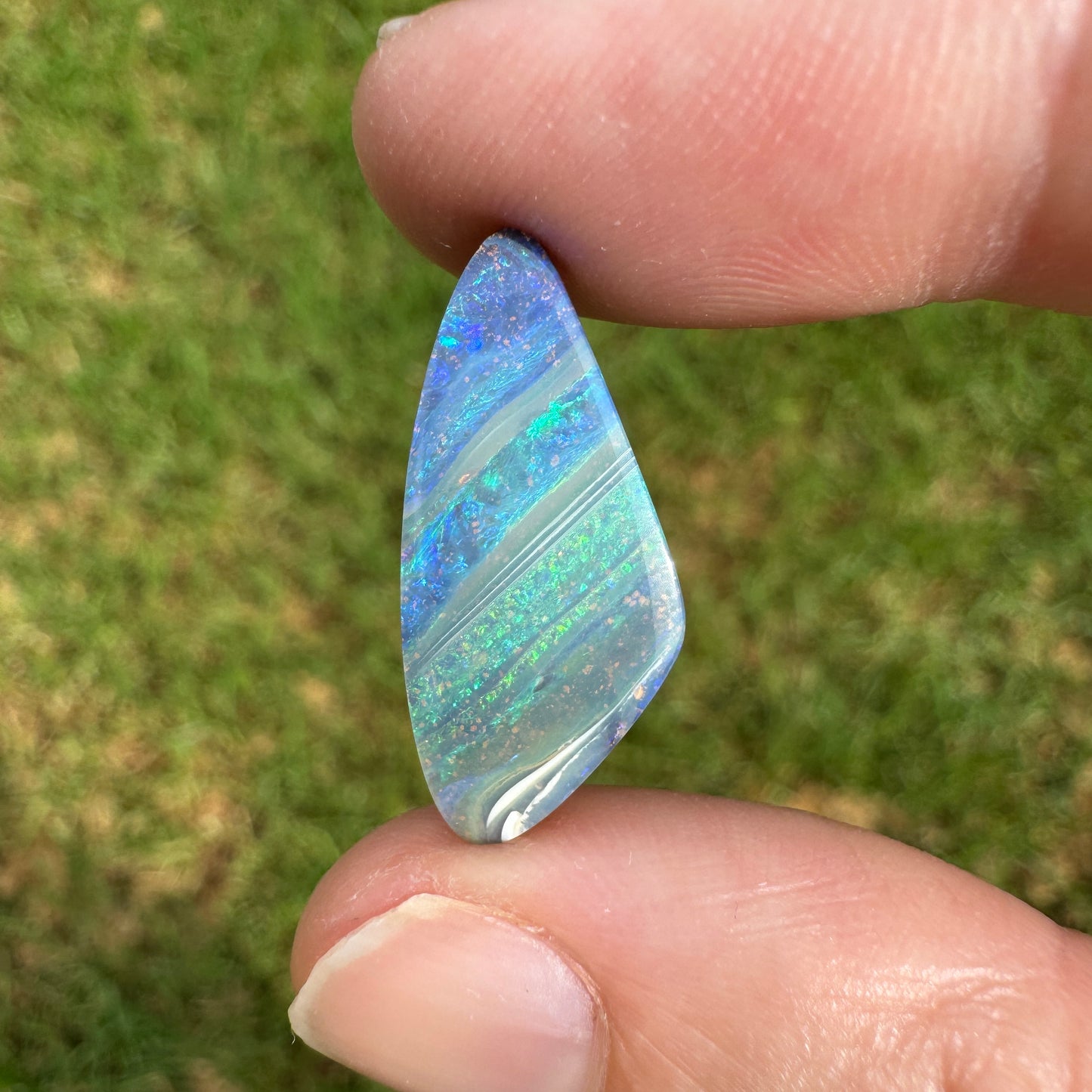 5.86 Ct stripy boulder opal